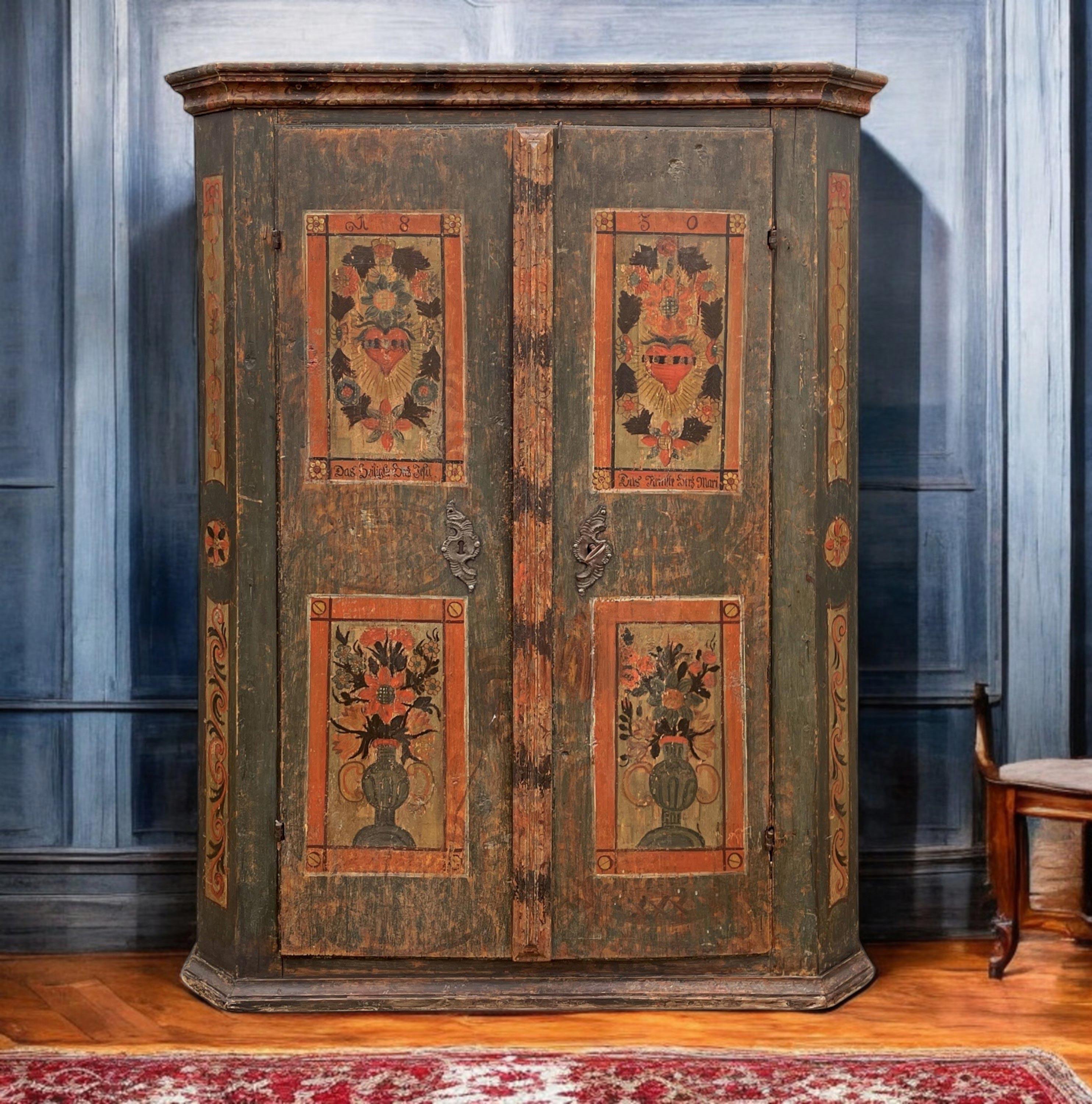 Dunkelgrüner, floral bemalter Schrank von 1830 im Zustand „Gut“ im Angebot in Vo', Veneto