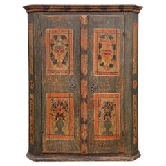 Armoire peinte en vert foncé et à motifs floraux de 1830