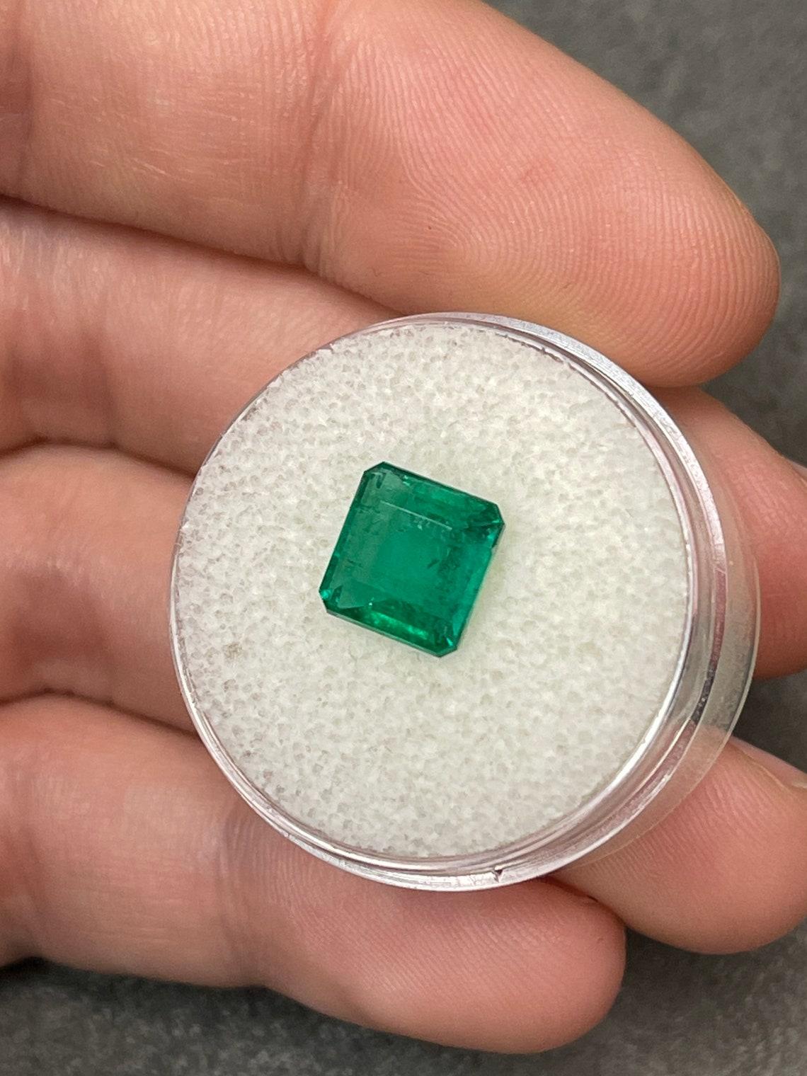 Dunkelgrüner 2,70 Karat Muzo kolumbianischer Smaragd im Smaragdschliff - Geburtsstein im Smaragdschliff im Zustand „Neu“ im Angebot in Jupiter, FL