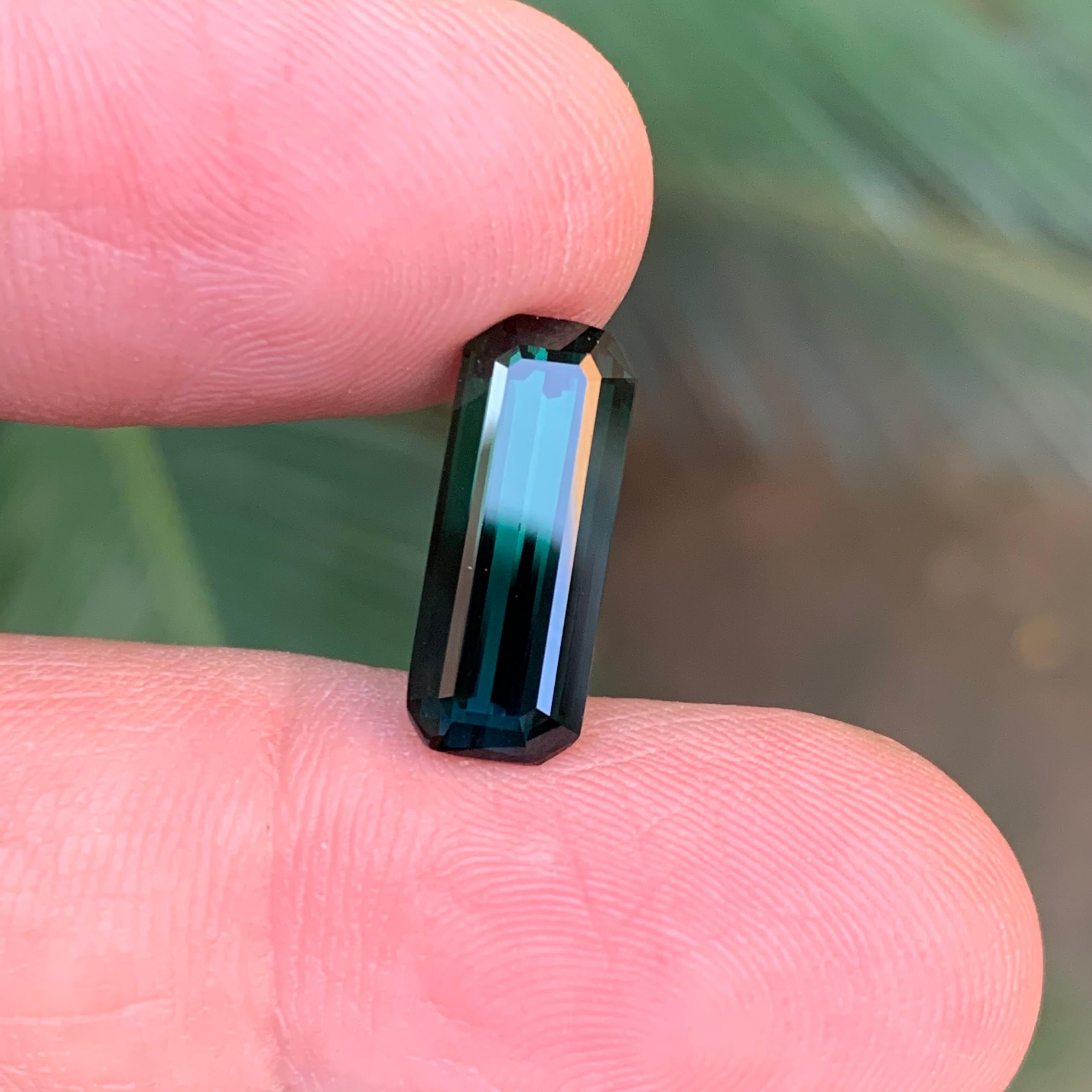 Tourmaline naturelle bicolore vert foncé, taille émeraude 5,55 carats en vente 4