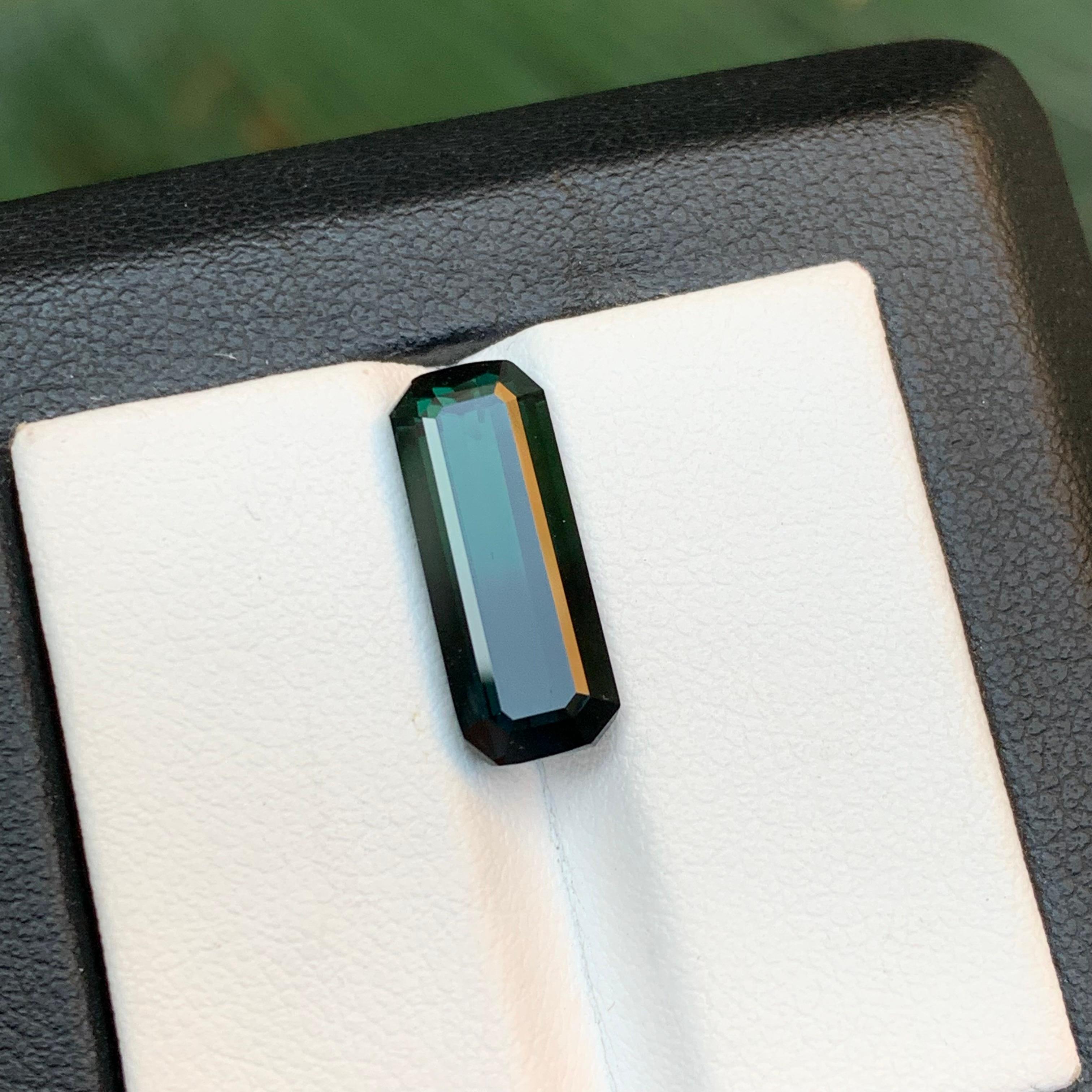 Tourmaline naturelle bicolore vert foncé, taille émeraude 5,55 carats en vente 5
