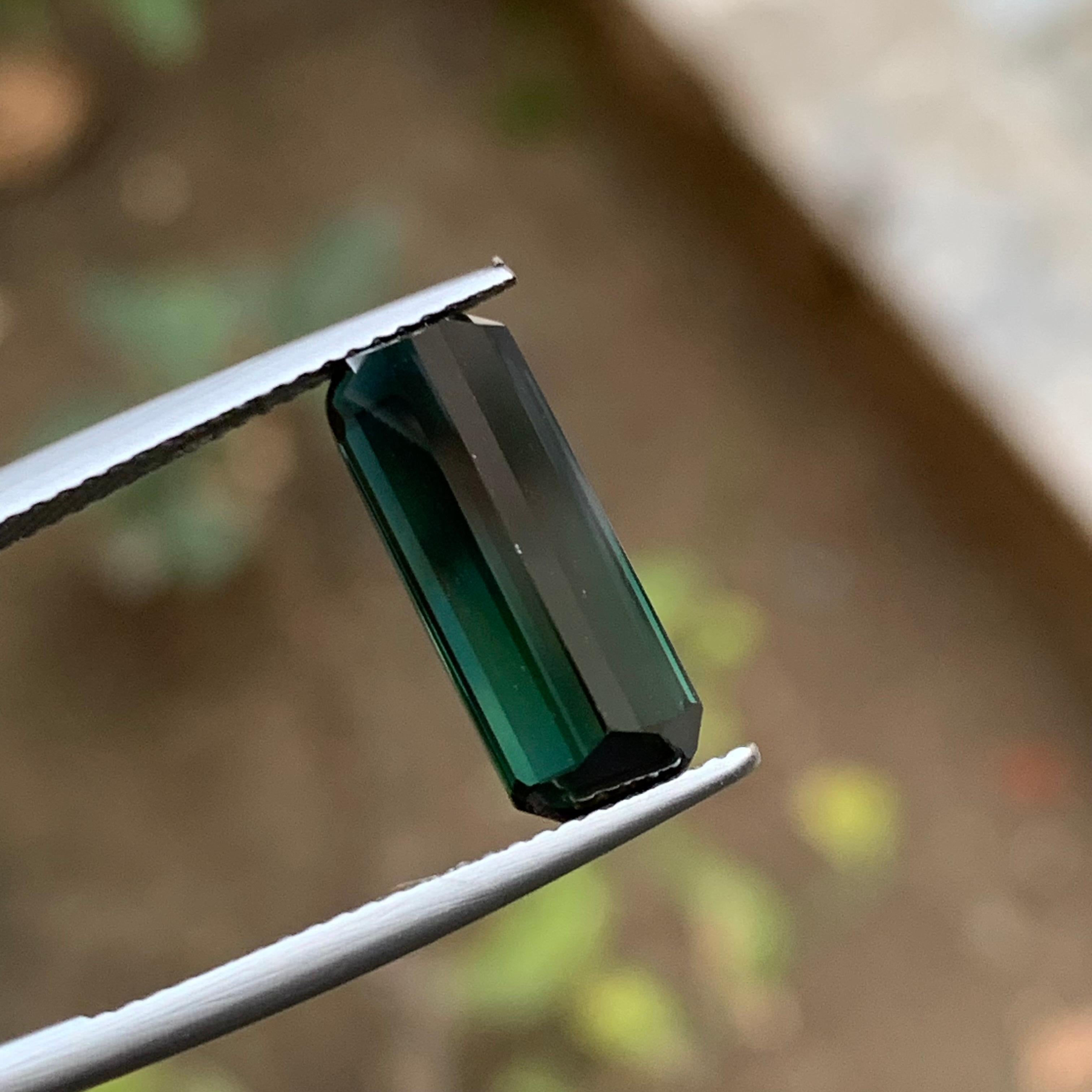 Tourmaline naturelle bicolore vert foncé, taille émeraude 5,55 carats Neuf - En vente à Peshawar, PK