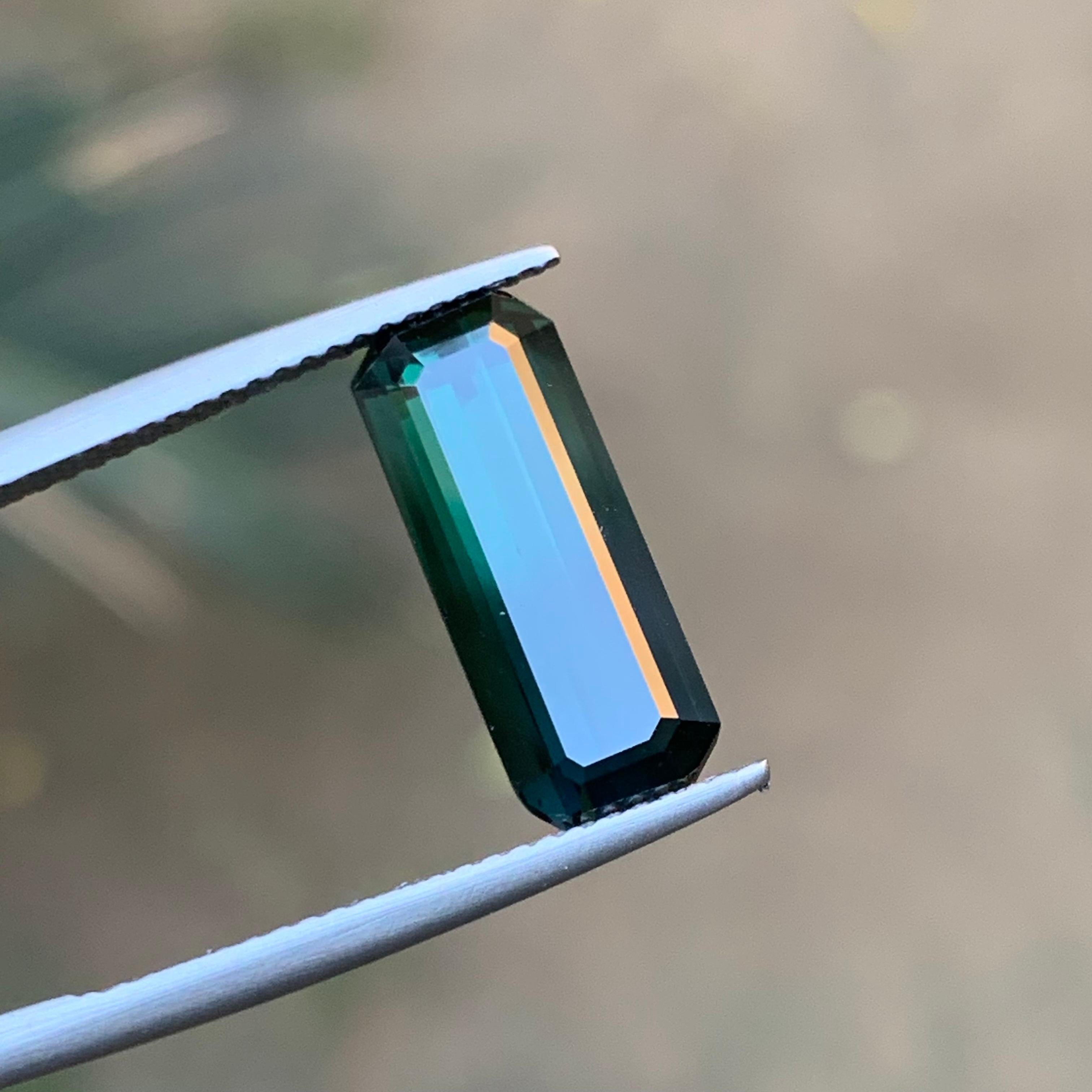 Tourmaline naturelle bicolore vert foncé, taille émeraude 5,55 carats en vente 3