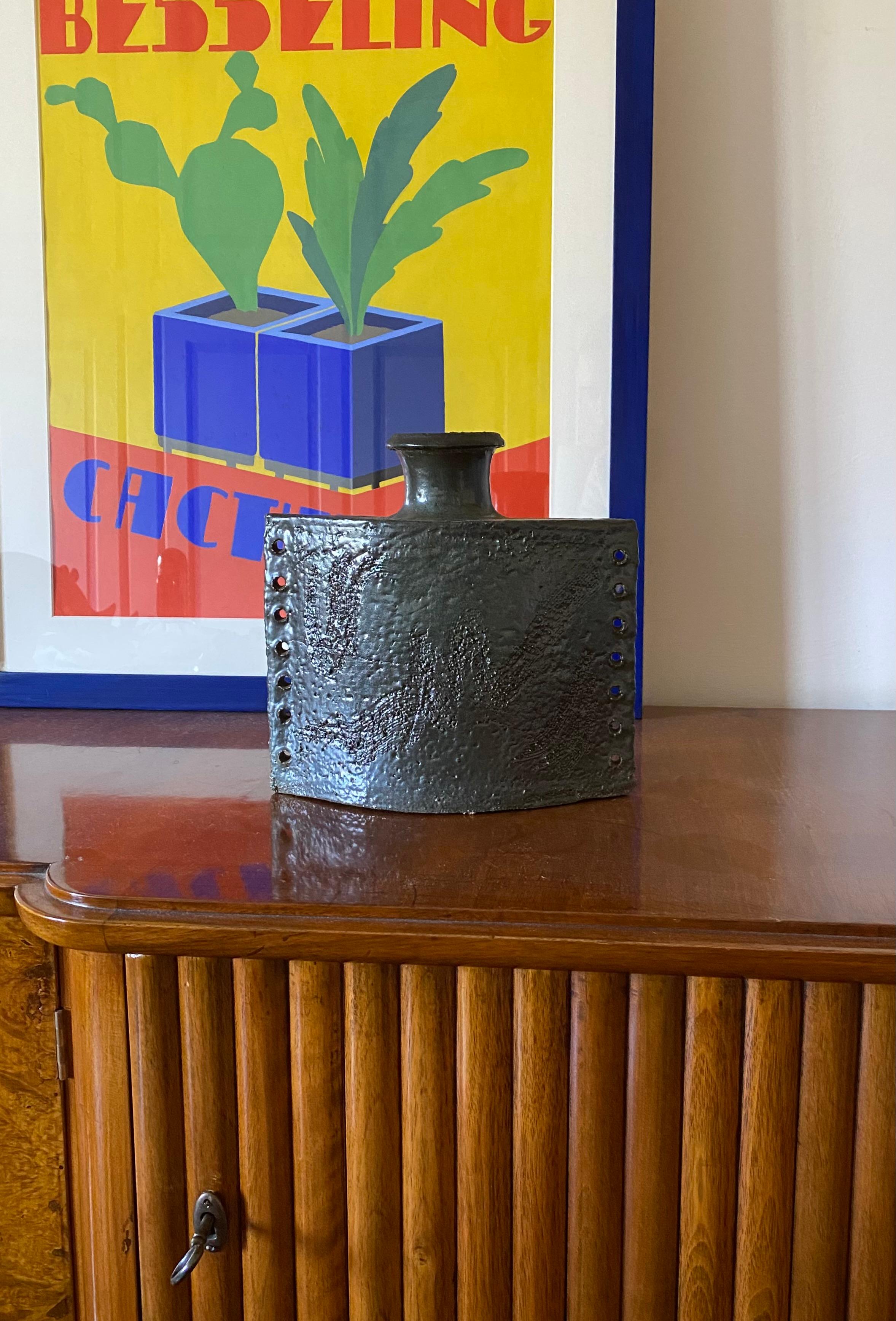 Dunkelgrüne brutalistische Keramikvase, Italien 1980er im Angebot 6