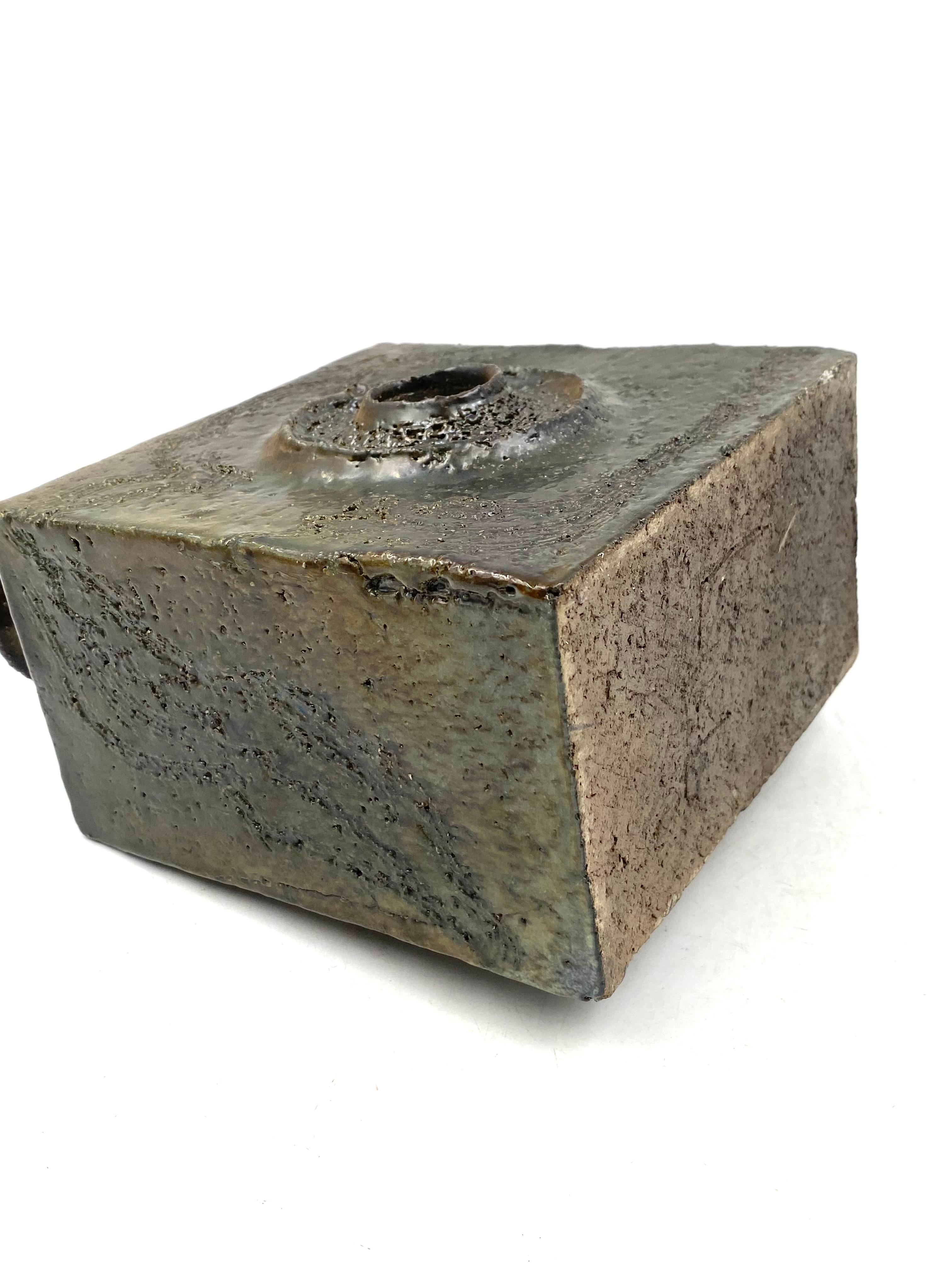 Dark green brutalist ceramic vase, Italy 1980s in vendita 9