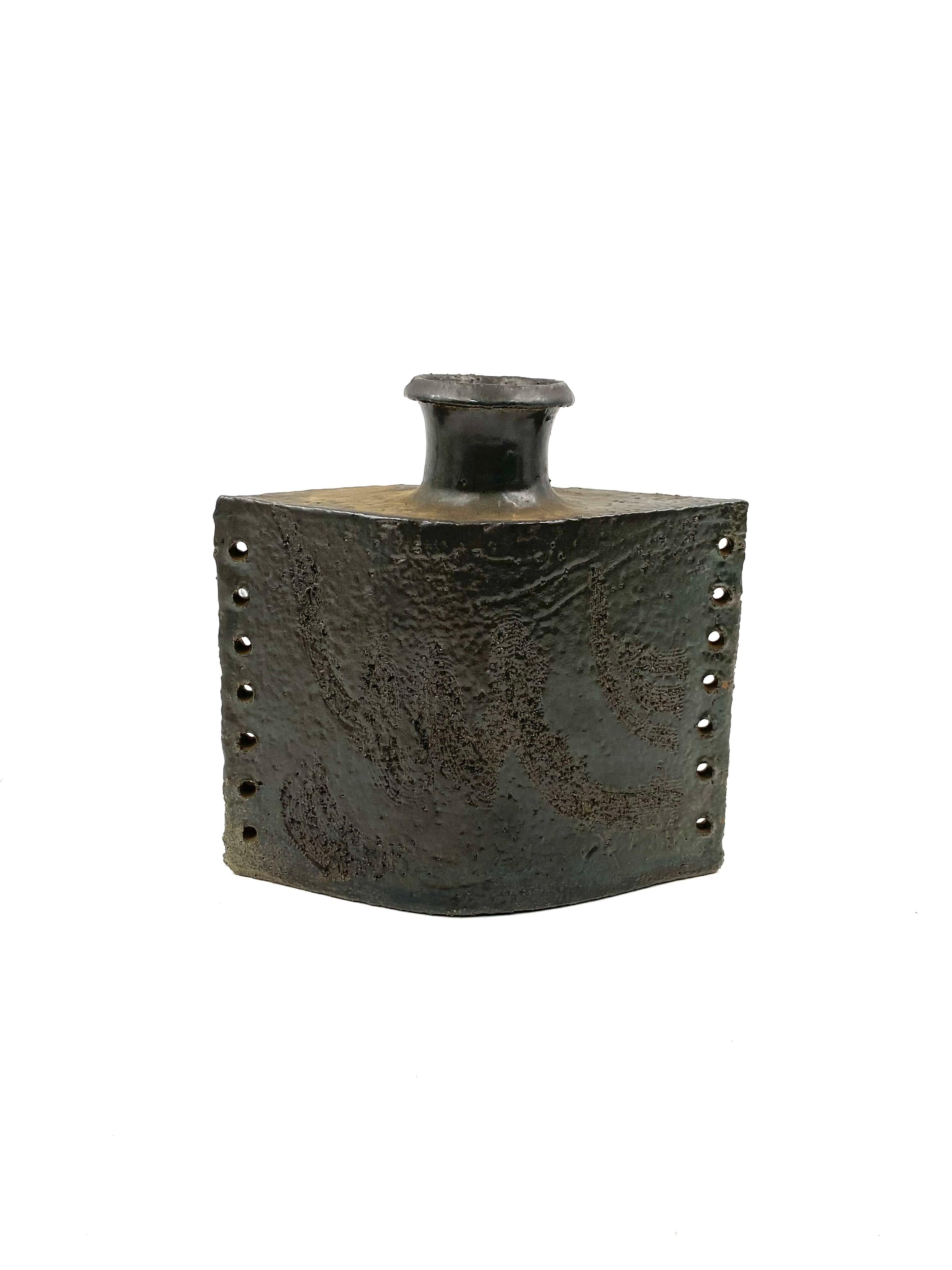 Dunkelgrüne brutalistische Keramikvase, Italien 1980er im Zustand „Hervorragend“ im Angebot in Firenze, IT