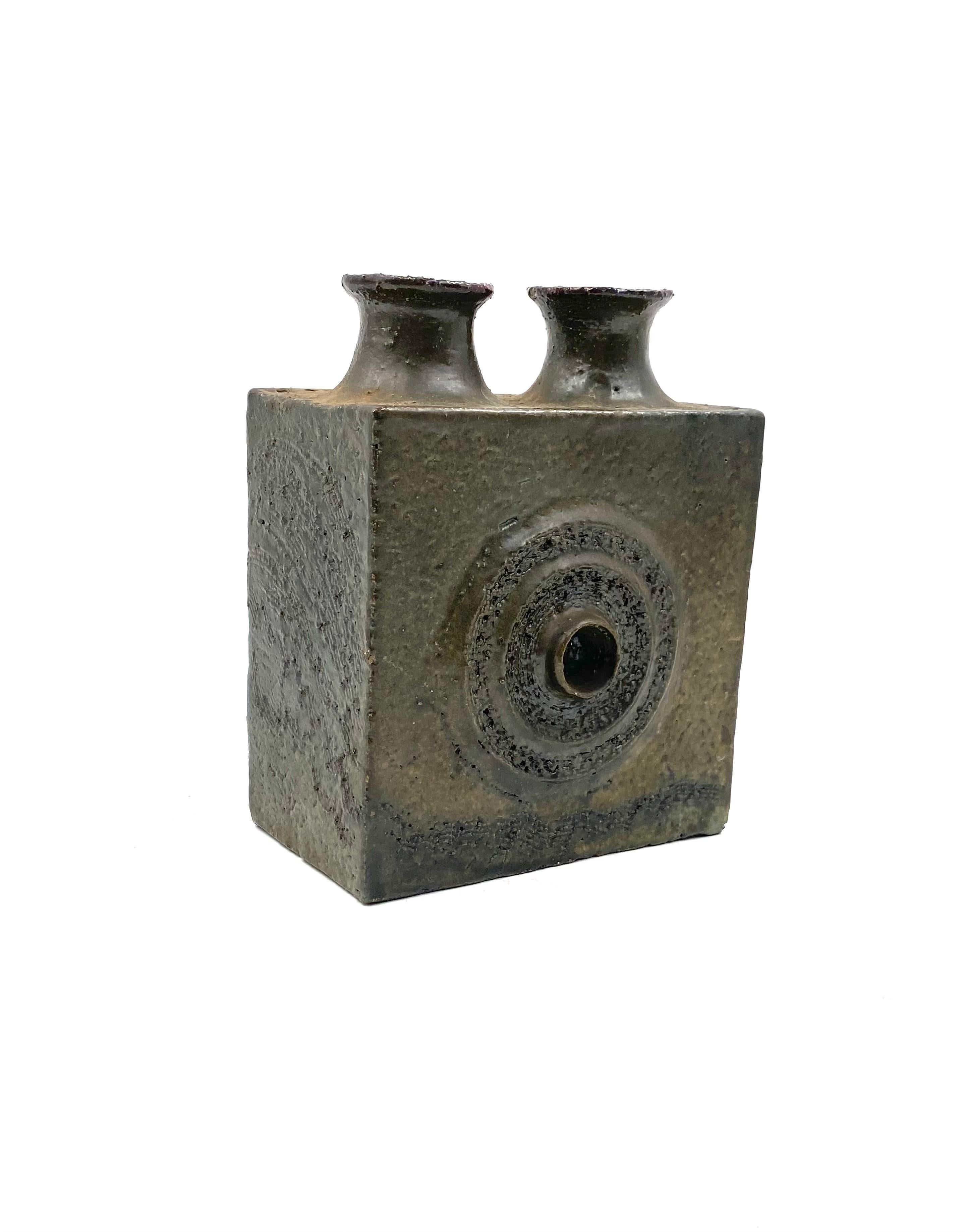 Ceramica Dark green brutalist ceramic vase, Italy 1980s in vendita
