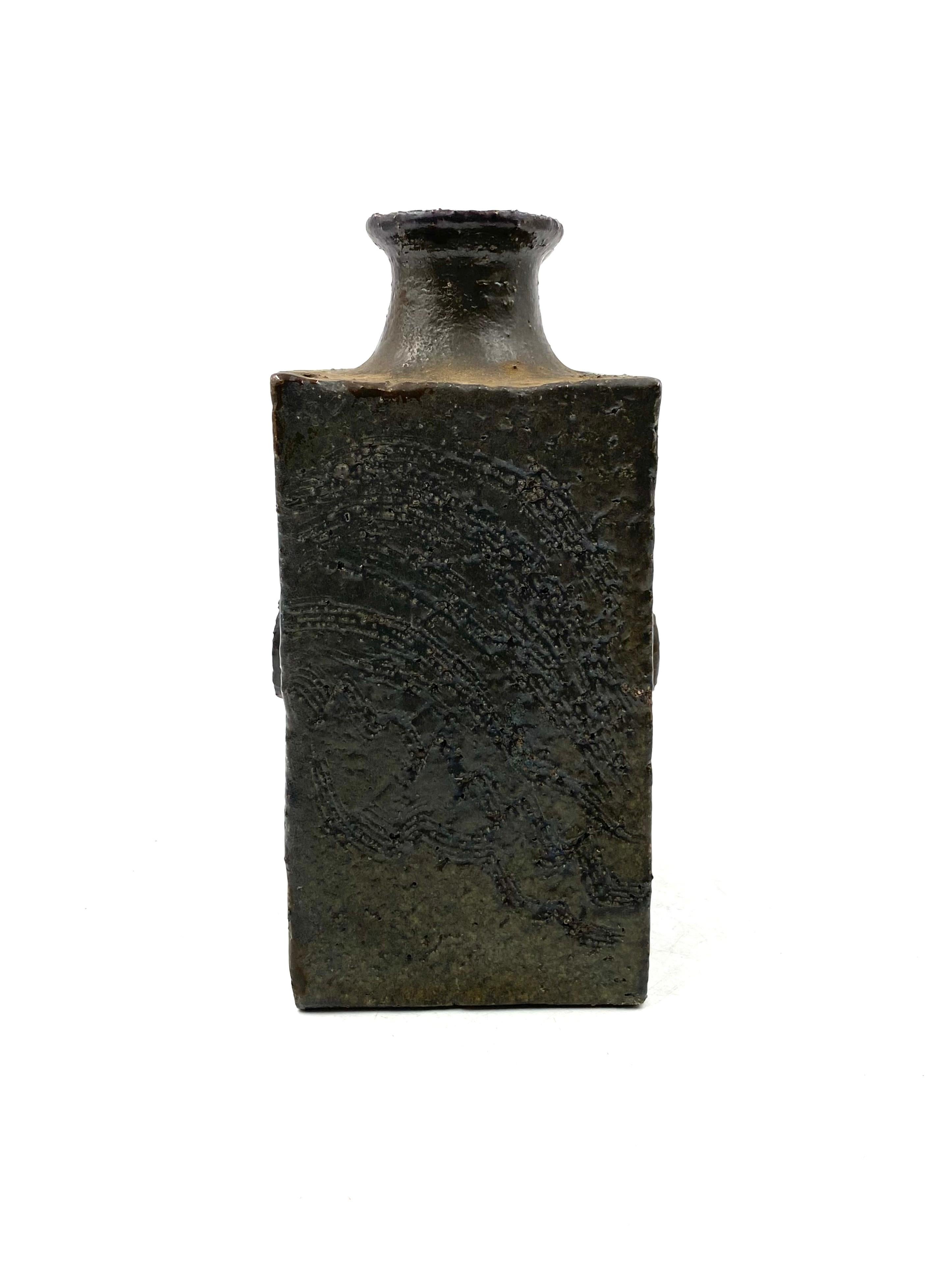 Dark green brutalist ceramic vase, Italy 1980s in vendita 2