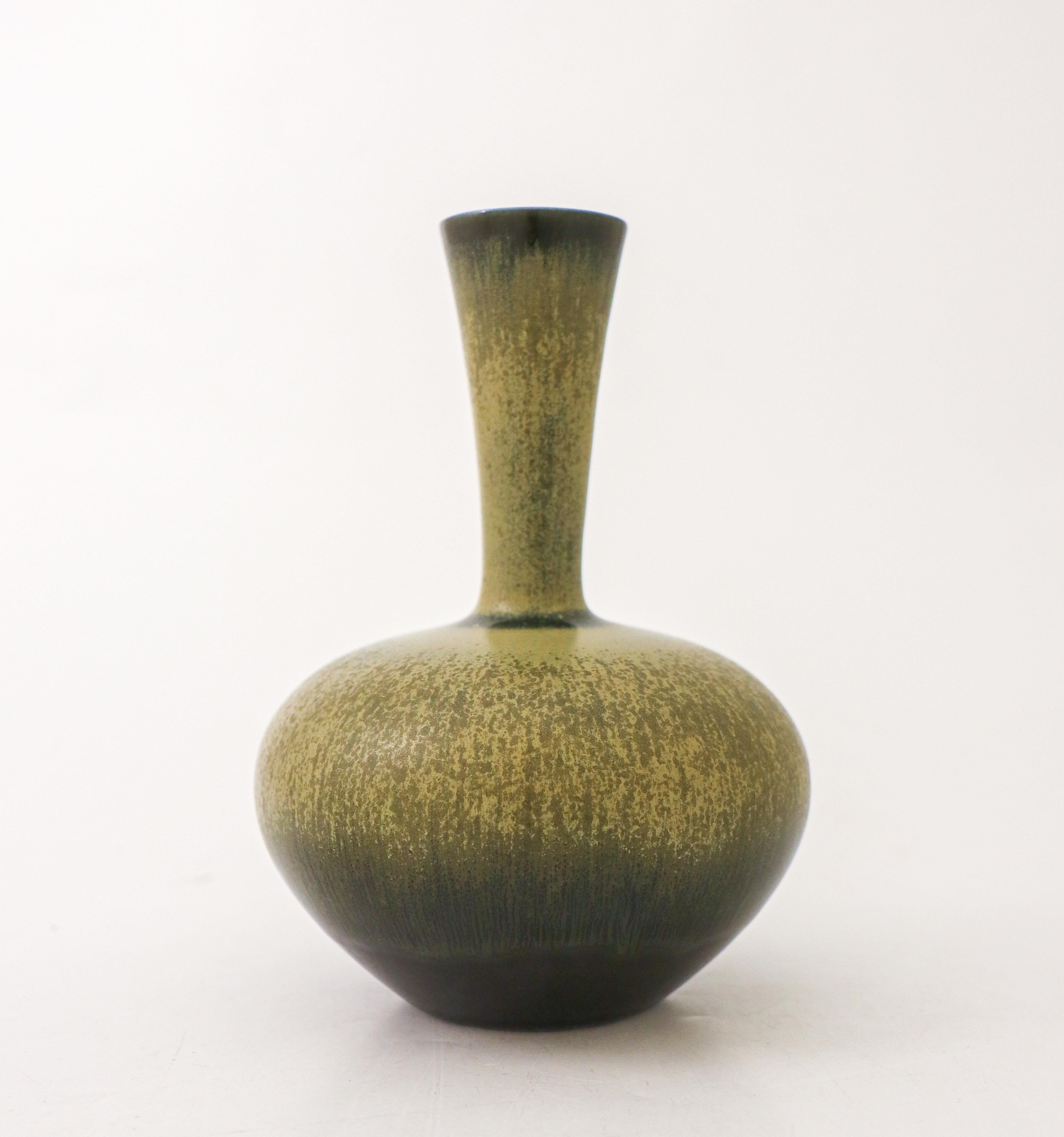 Dark Green Ceramic Vase, Sven Wejsfelt, Gustavsberg 1986, Vintage In Excellent Condition For Sale In Stockholm, SE