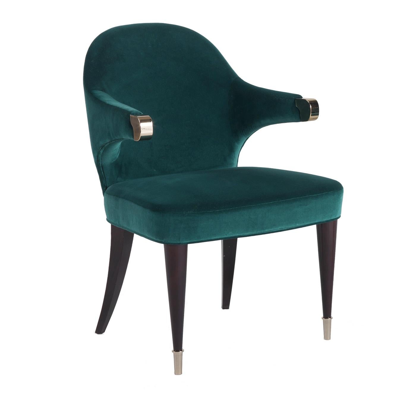 Élégante et moderne, cette chaise sophistiquée est un élément de décor fonctionnel remarquable qui enrichira le look d'un salon, d'une salle à manger ou d'une entrée. La structure en bois massif a une finition ébène et présente des accoudoirs de