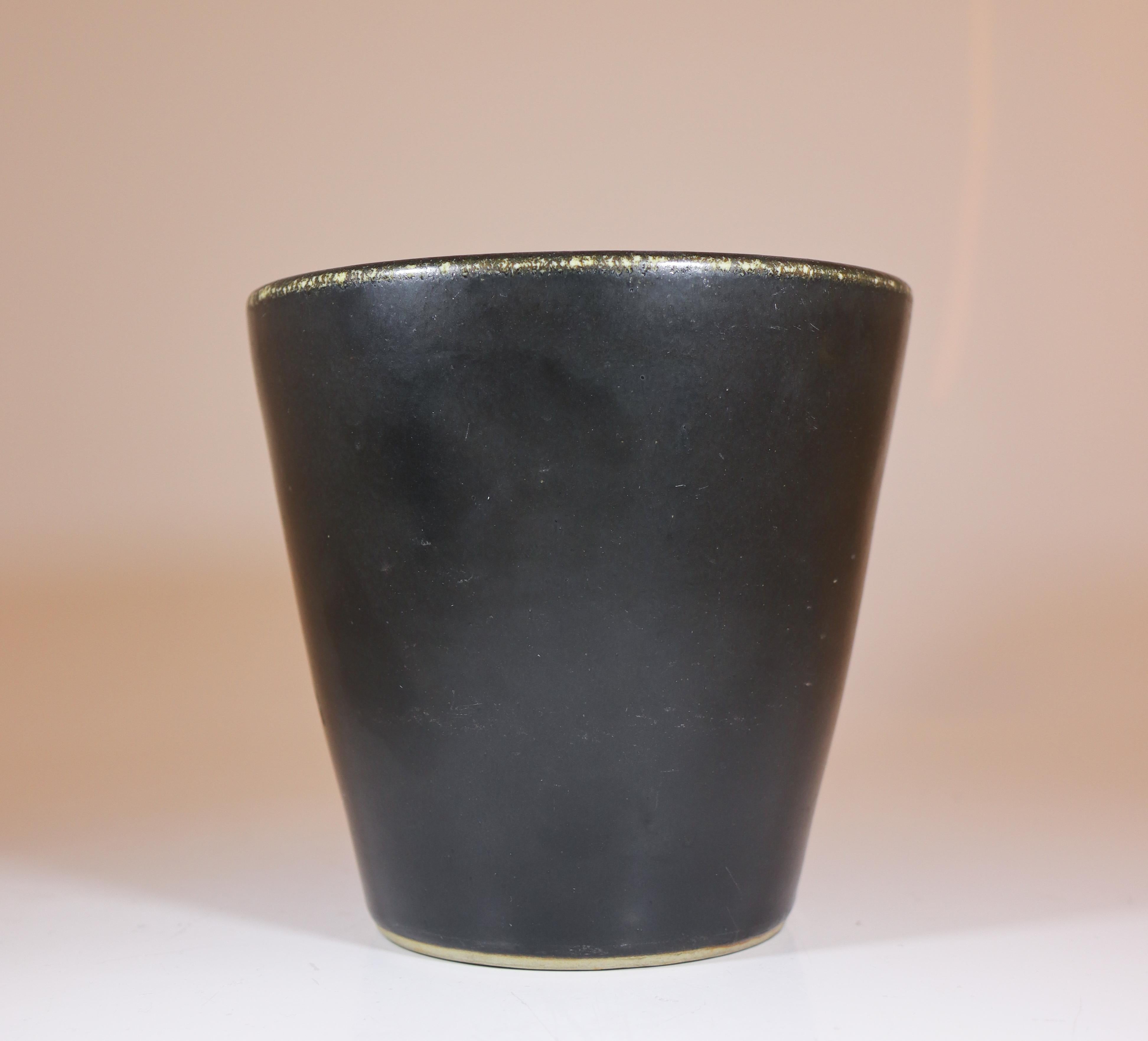 Ceramic Dark Green cone-shaped Unique Vase, Carl-Harry Stålhane, Rörstrand, 1961 Vintage For Sale