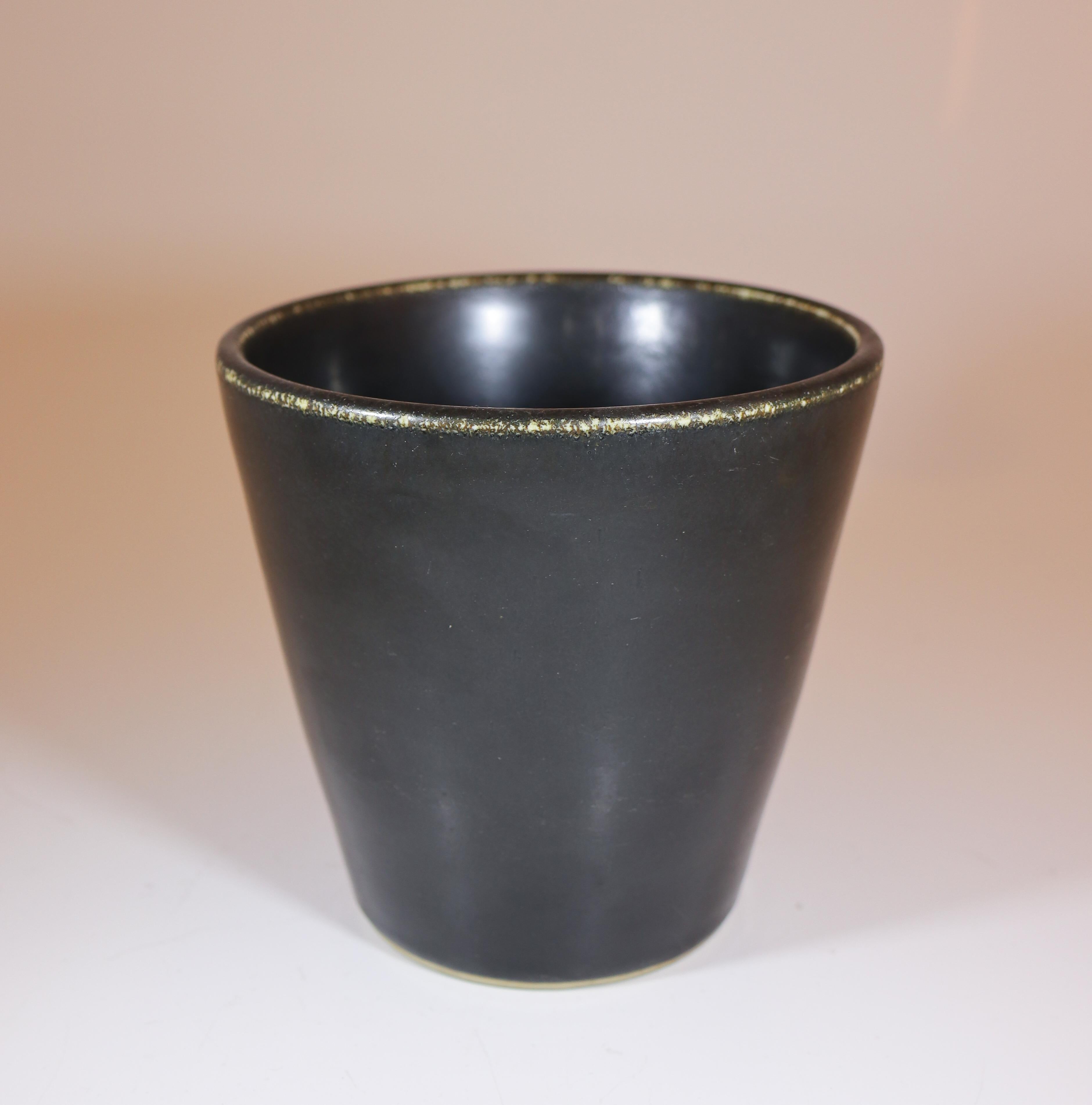 Dark Green cone-shaped Unique Vase, Carl-Harry Stålhane, Rörstrand, 1961 Vintage For Sale 1