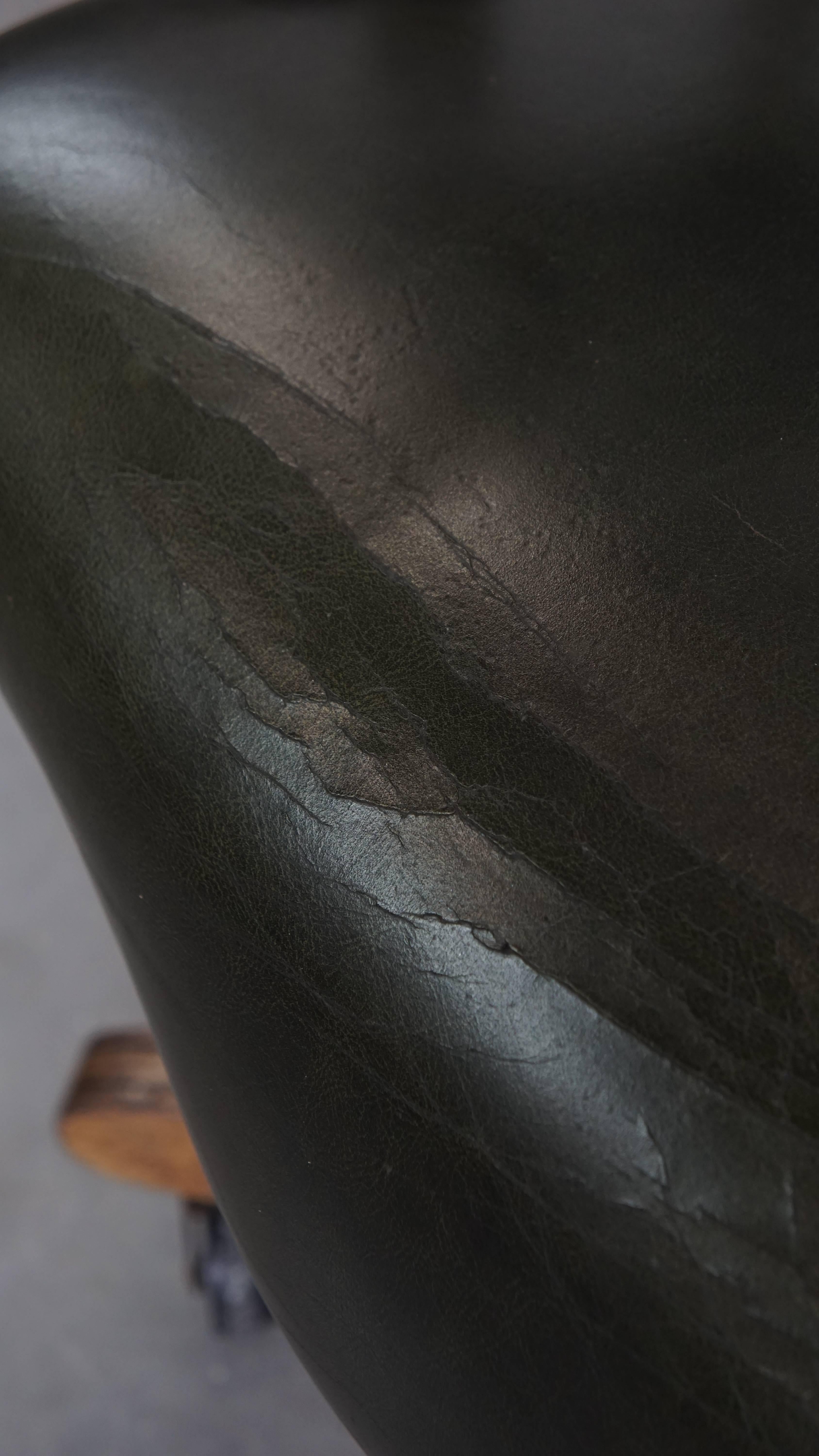 Dark Green Cowhide Leather Swivel and Tilt Chesterfield Office Chair For Sale 8