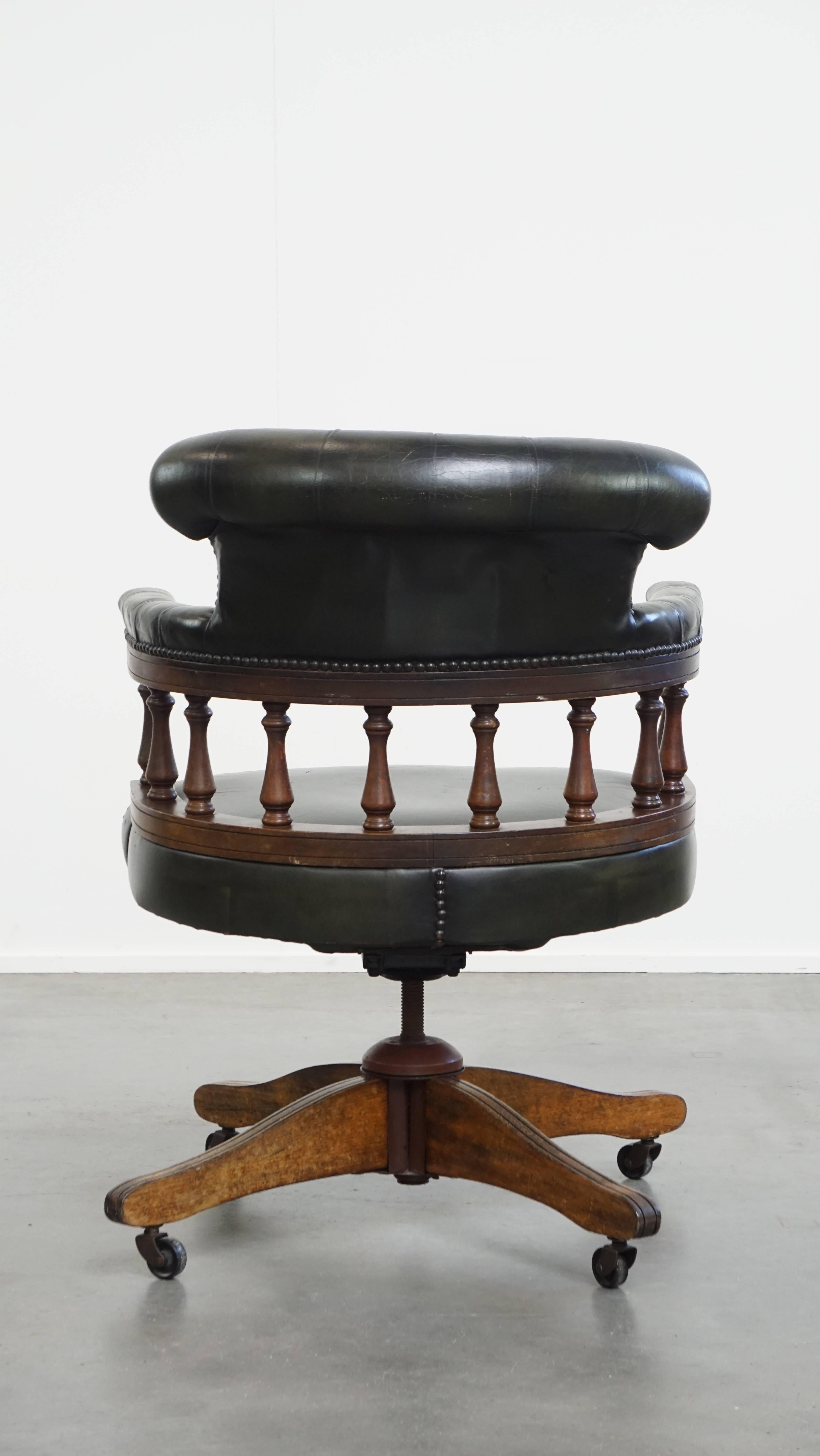 Hand-Crafted Dark Green Cowhide Leather Swivel and Tilt Chesterfield Office Chair For Sale