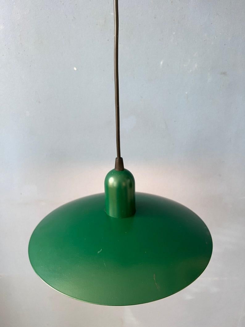 Lampada a sospensione con piattino in metallo delicato verde scuro, anni '70 In condizioni ottime in vendita a ROTTERDAM, ZH