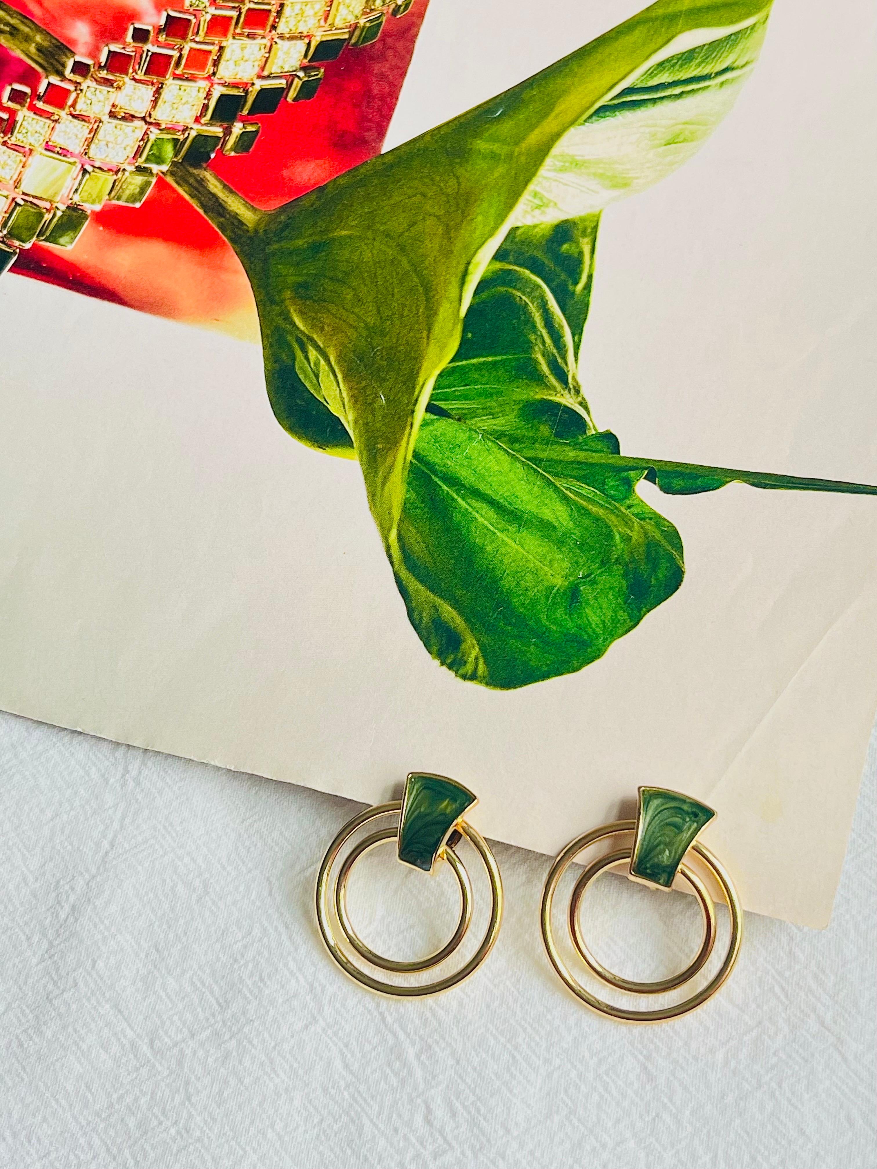 Dunkelgrüne Emaille Doppelte runde Kreis Offene Durchbrochene Creolen Gold Modernistische Clip-Ohrringe im Zustand „Neu“ im Angebot in Wokingham, England