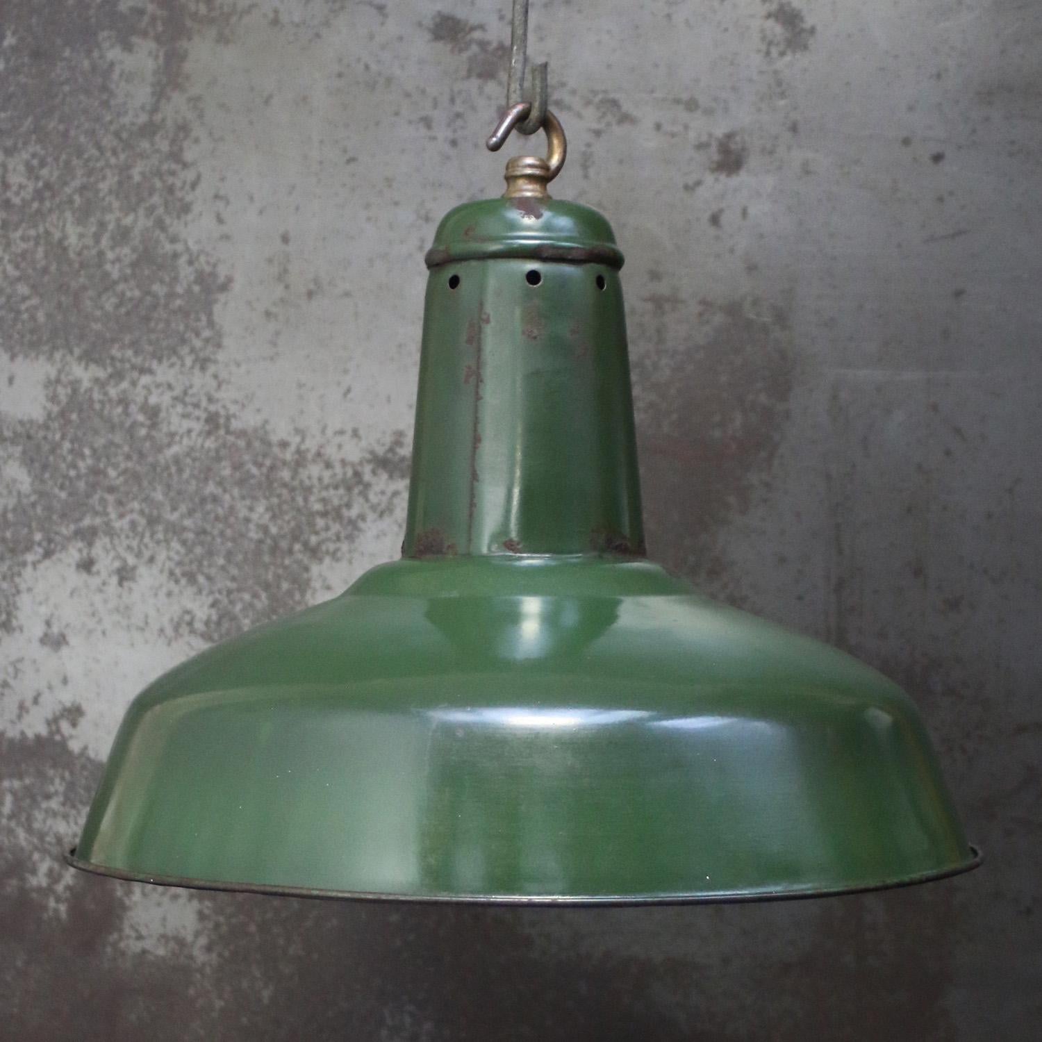 Green French Enamel Factory Pendant Light
Thick quality Enamel.
Used in warehouses and factories.

Weight: 1.50 kg / 3.3 lb

Priced per individual item. All lamps have been made suitable by international standards for incandescent light bulbs,
