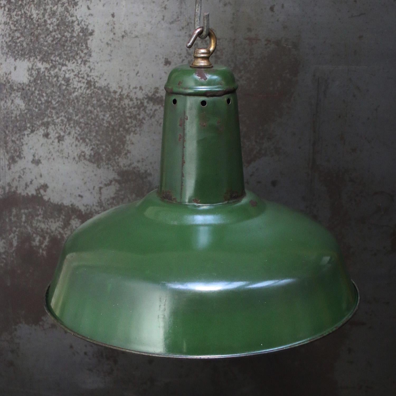 Dark Green Enamel French Vintage Industrial Pendant Lights In Good Condition For Sale In Amsterdam, NL