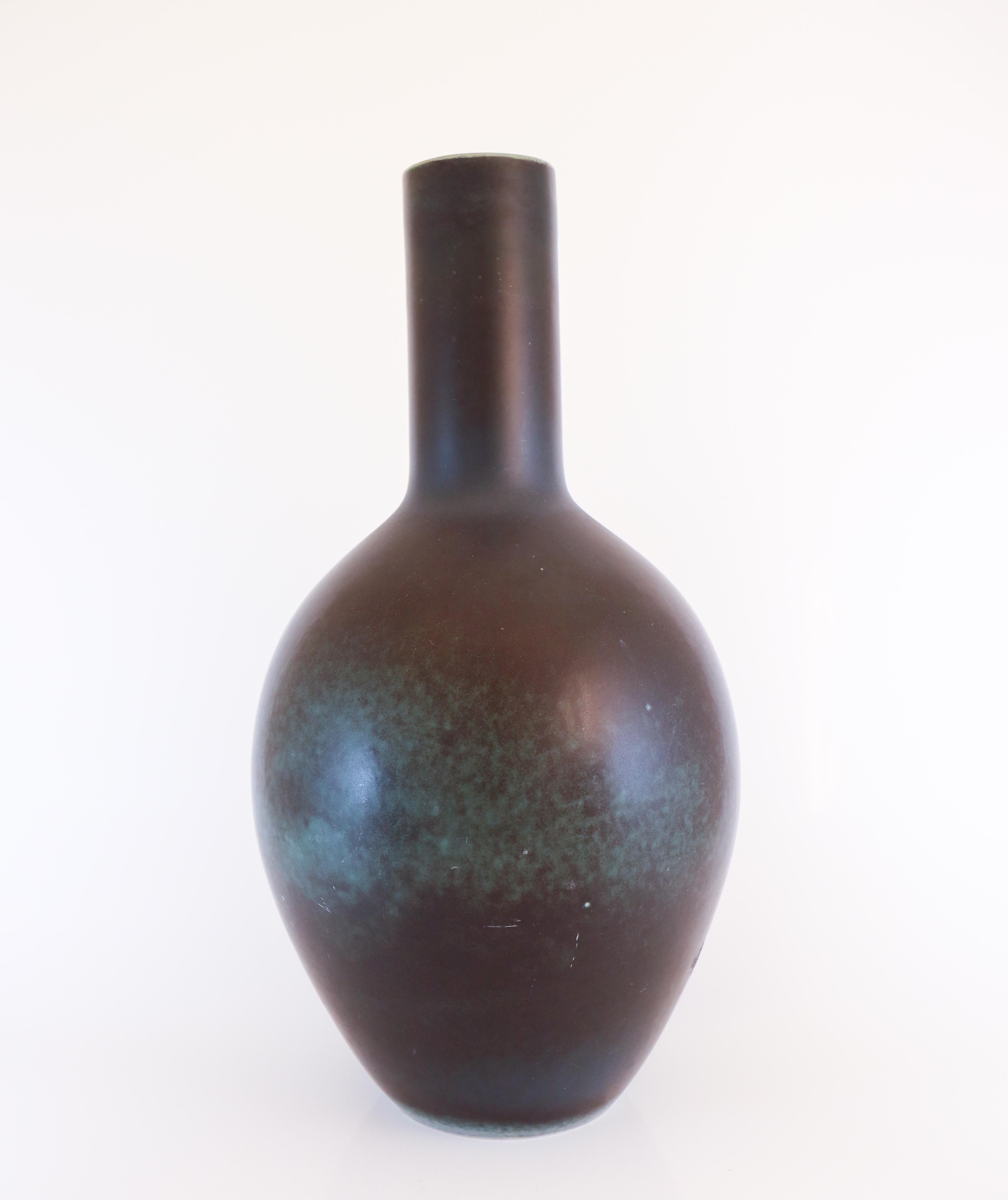 Suédois Vase de sol vert foncé Carl-Harry Stålhane, Rörstrand - Milieu du XXe siècle en vente