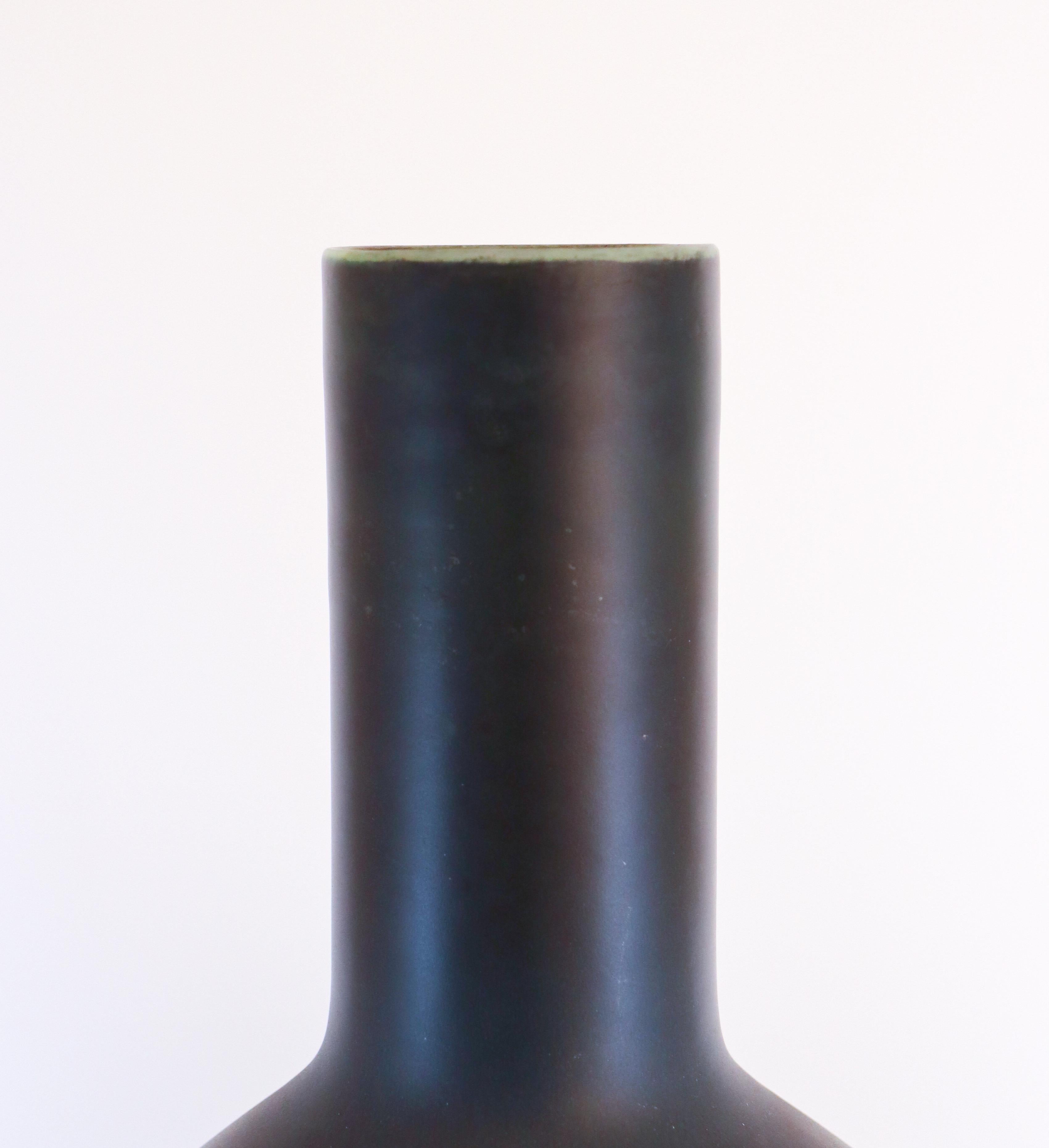 Vernissé Vase de sol vert foncé Carl-Harry Stålhane, Rörstrand - Milieu du XXe siècle en vente