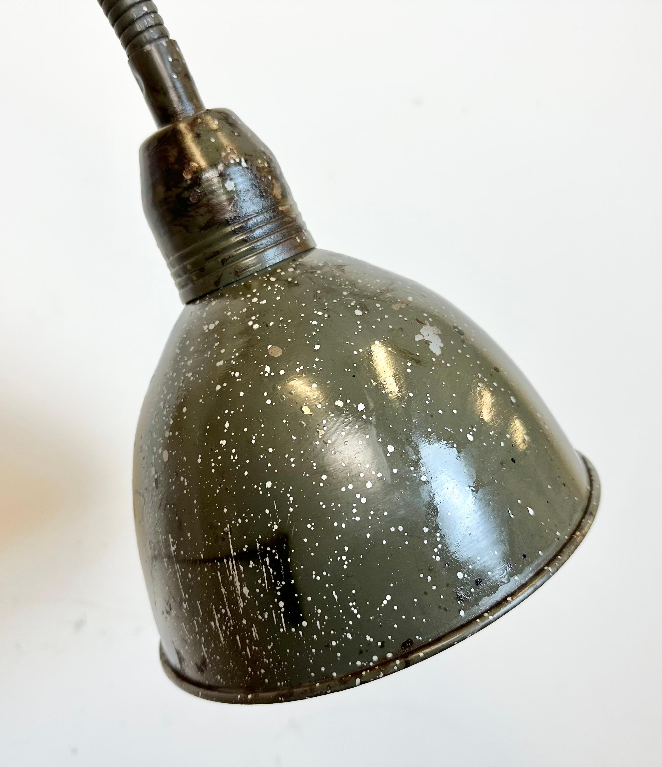 Dark Green Industrial Scissor Wall Lamp from Elektroinstala, 1960s For Sale 5