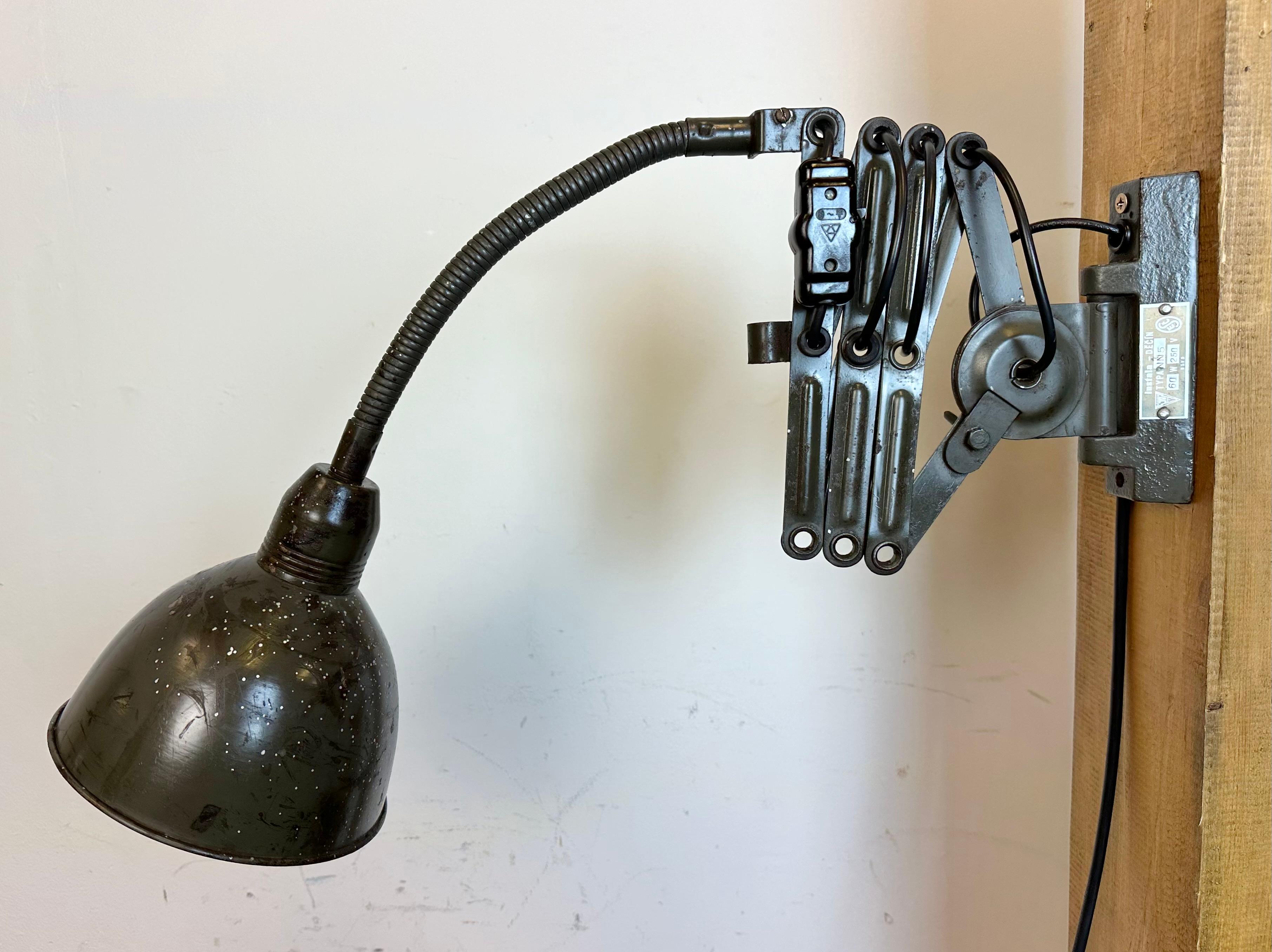 Iron Dark Green Industrial Scissor Wall Lamp from Elektroinstala, 1960s For Sale