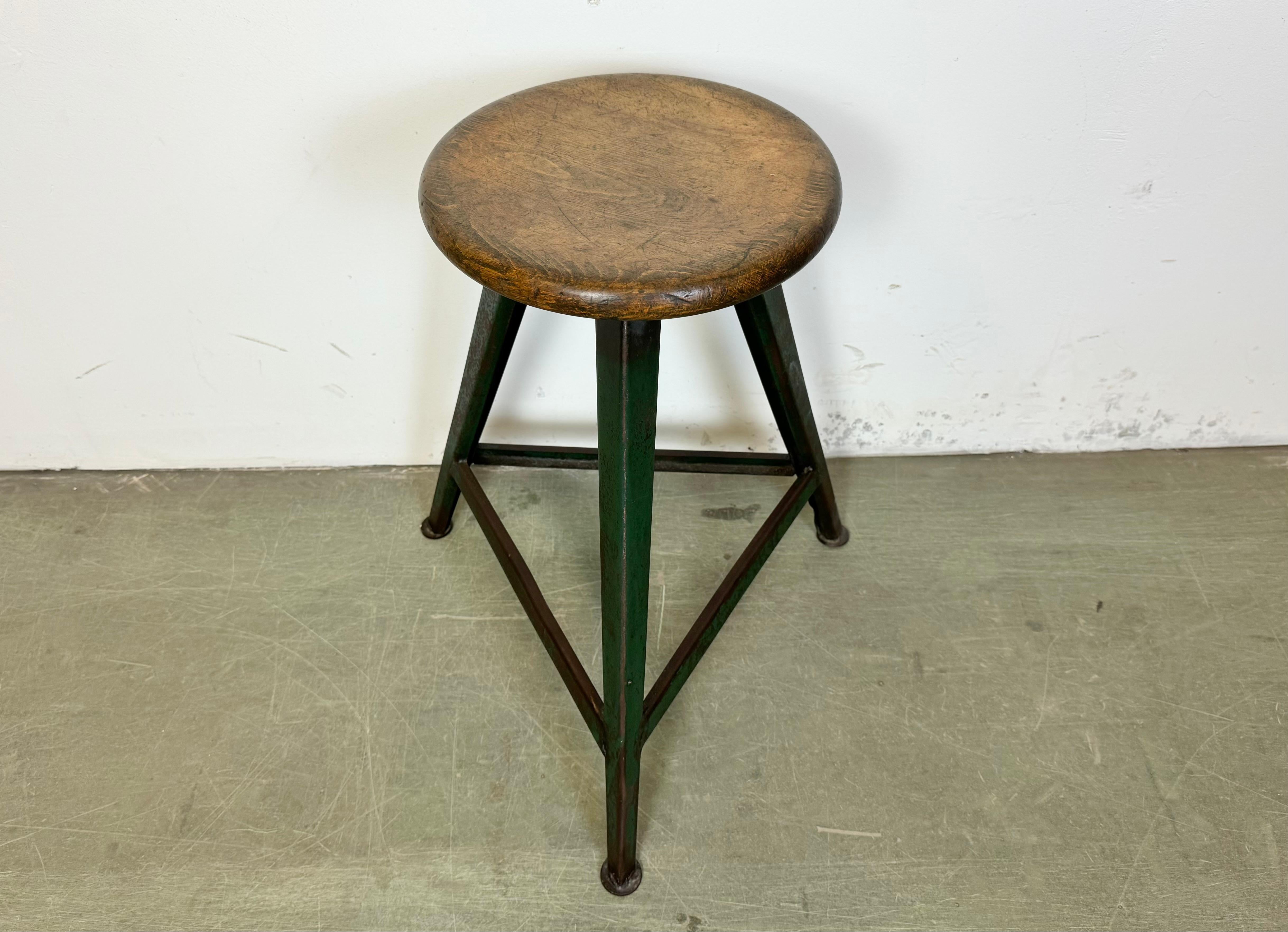 Vintage Industrial factory stool made in former Czechoslovakia during the 1960s It features a wooden seat and a green metal frame. The weight of the stool is 4,4 kg.
The diameter of the seat is 32 cm.