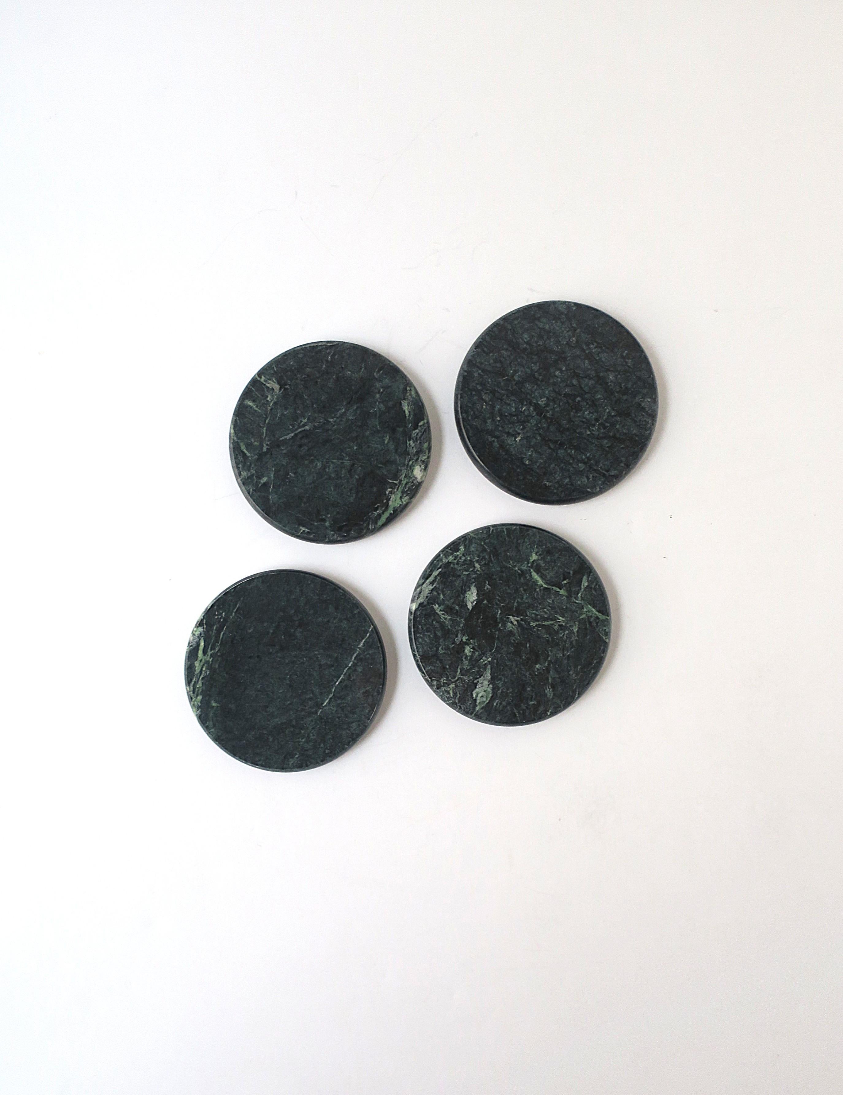 Marbre Des plateaux de marbre vert foncé en vente