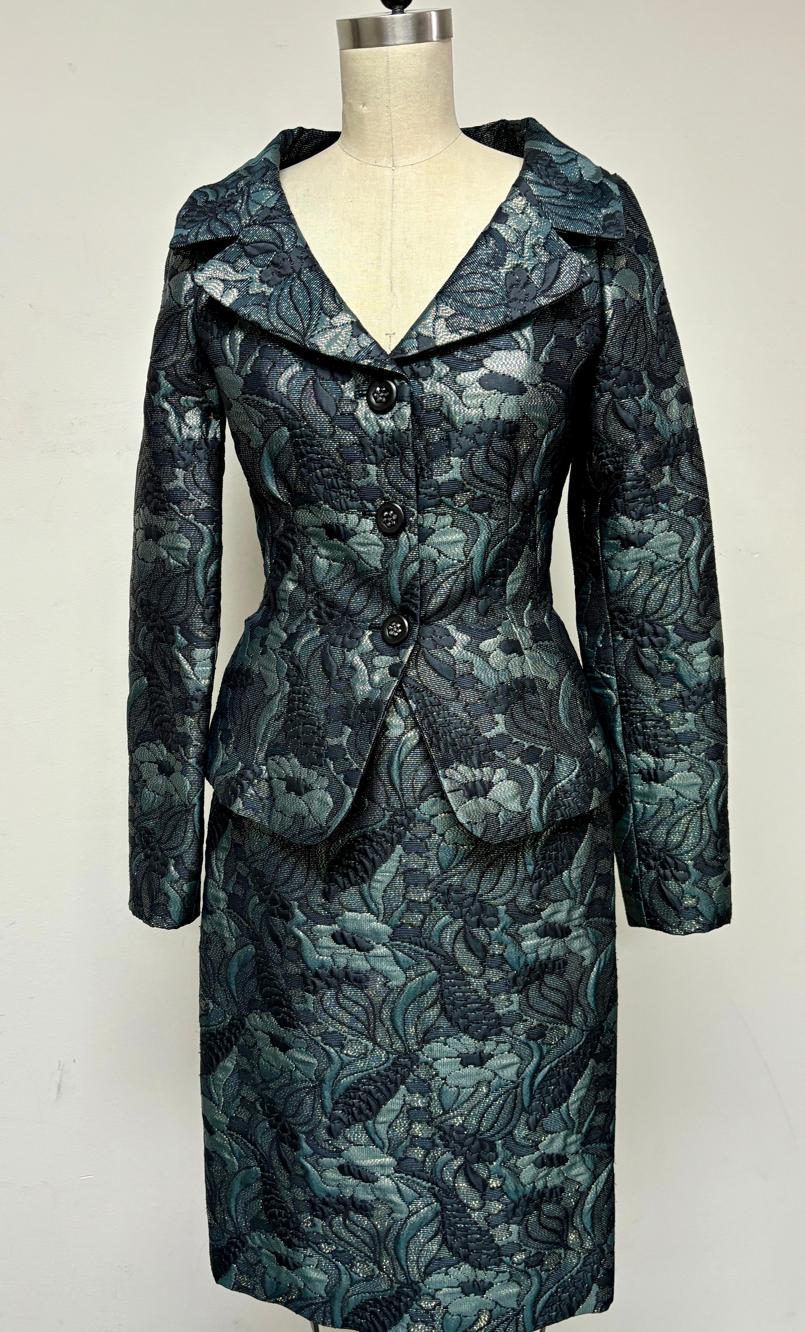 Emerald, Black and Gold Portrait Collar Fitted Jacket with Matching Slim Skirt In Excellent Condition For Sale In Los Angeles, CA