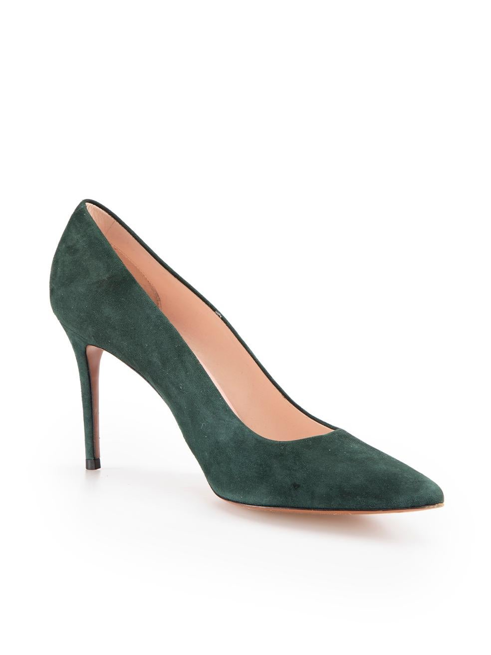 CONDITION is Good. Minor wear to pumps is evident. Light wear to outer sole with minor scuffing on suede on this used Céline designer resale item.



Details


Dark green 

Suede

Slip-on pumps

High heeled

Pointed-toe



 

Made in