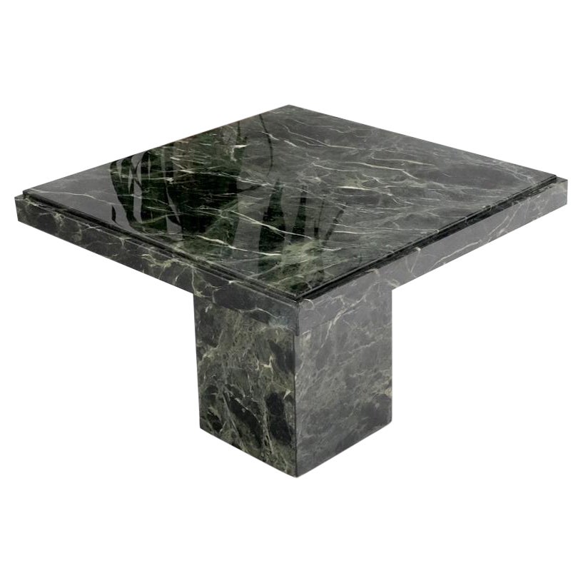 Mesa auxiliar cuadrada de mármol verde oscuro con vetas blancas negras en venta