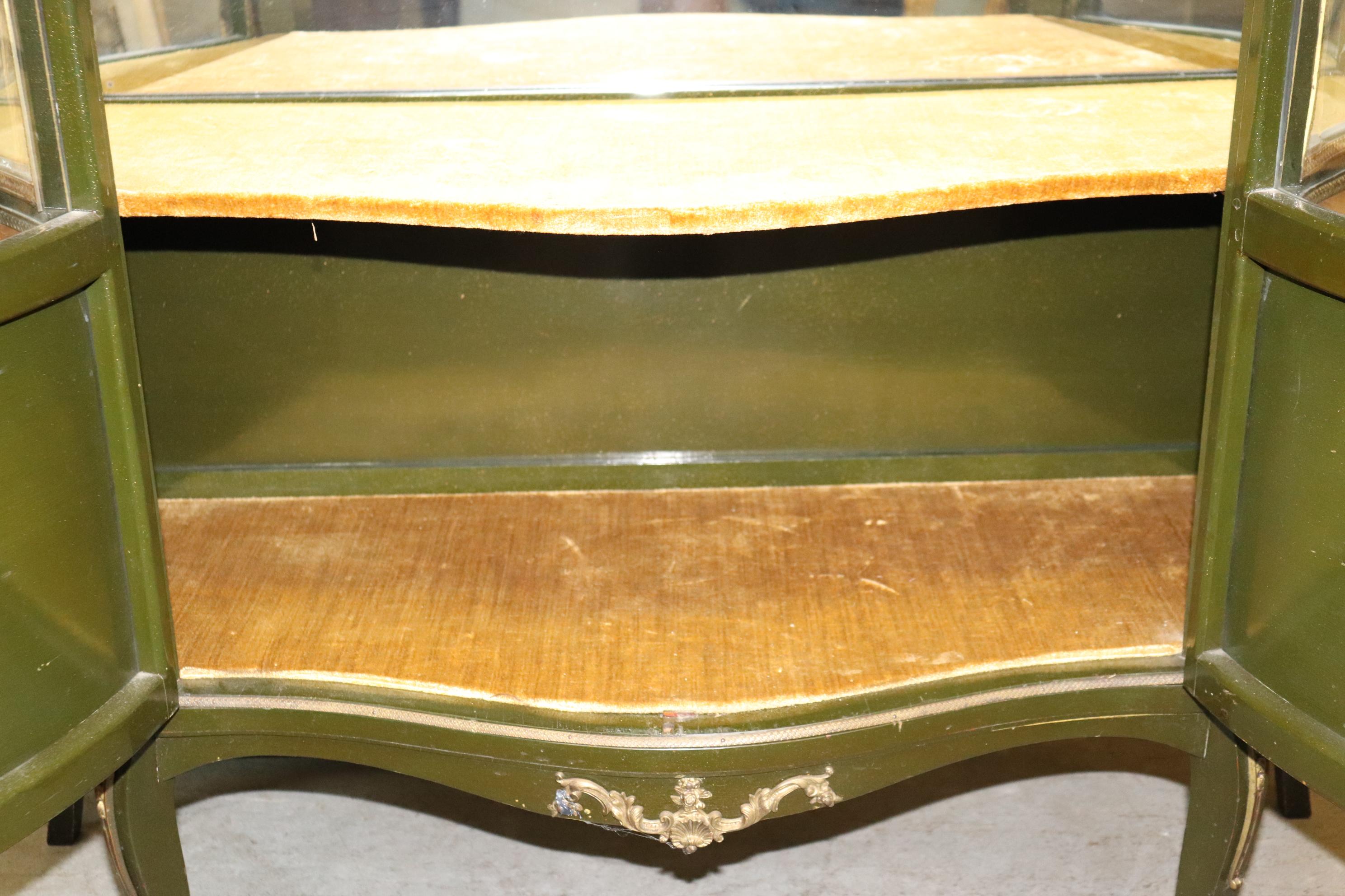 Dark Green Vernis Martin Painted French Bronze Mounted Vitrine, circa 1920 For Sale 4