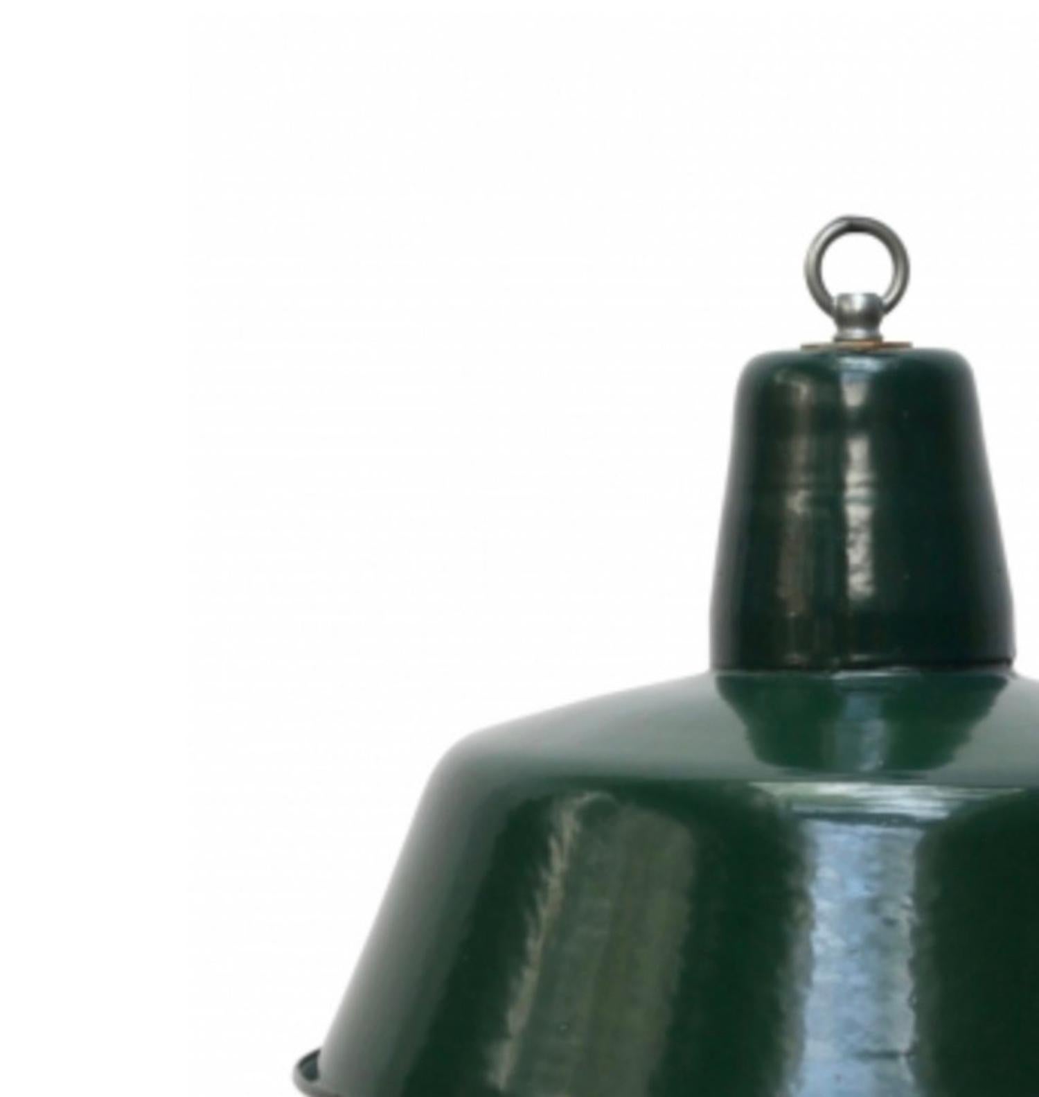 Vintage Industrial pendant. Green enamel with white interior.

Weight: 1.3 kg / 2.9 lb

All lamps have been made suitable by international standards for incandescent light bulbs, energy-efficient and LED bulbs. E26/E27 bulb holders and new wiring