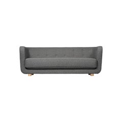 Sahco Nara Vilhelm-Sofa aus dunkelgrauer und natürlicher Eiche von Lassen