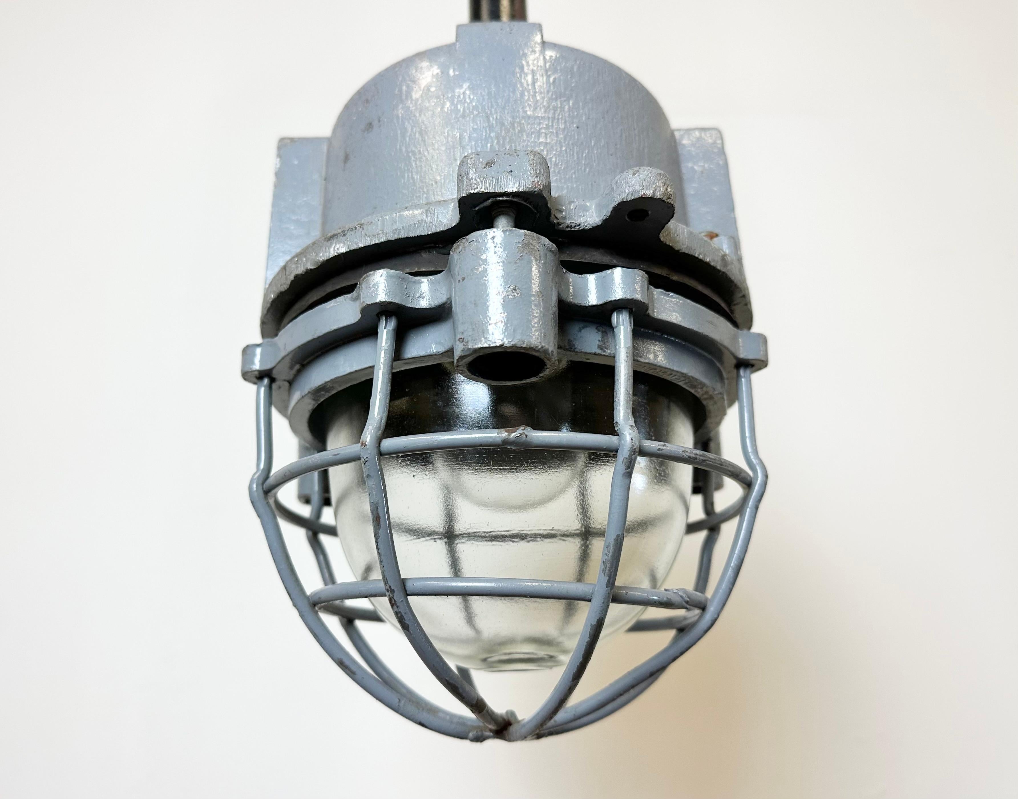 Fin du 20e siècle Lampe d'exposition ELBA en aluminium coulé gris foncé, années 1970 en vente