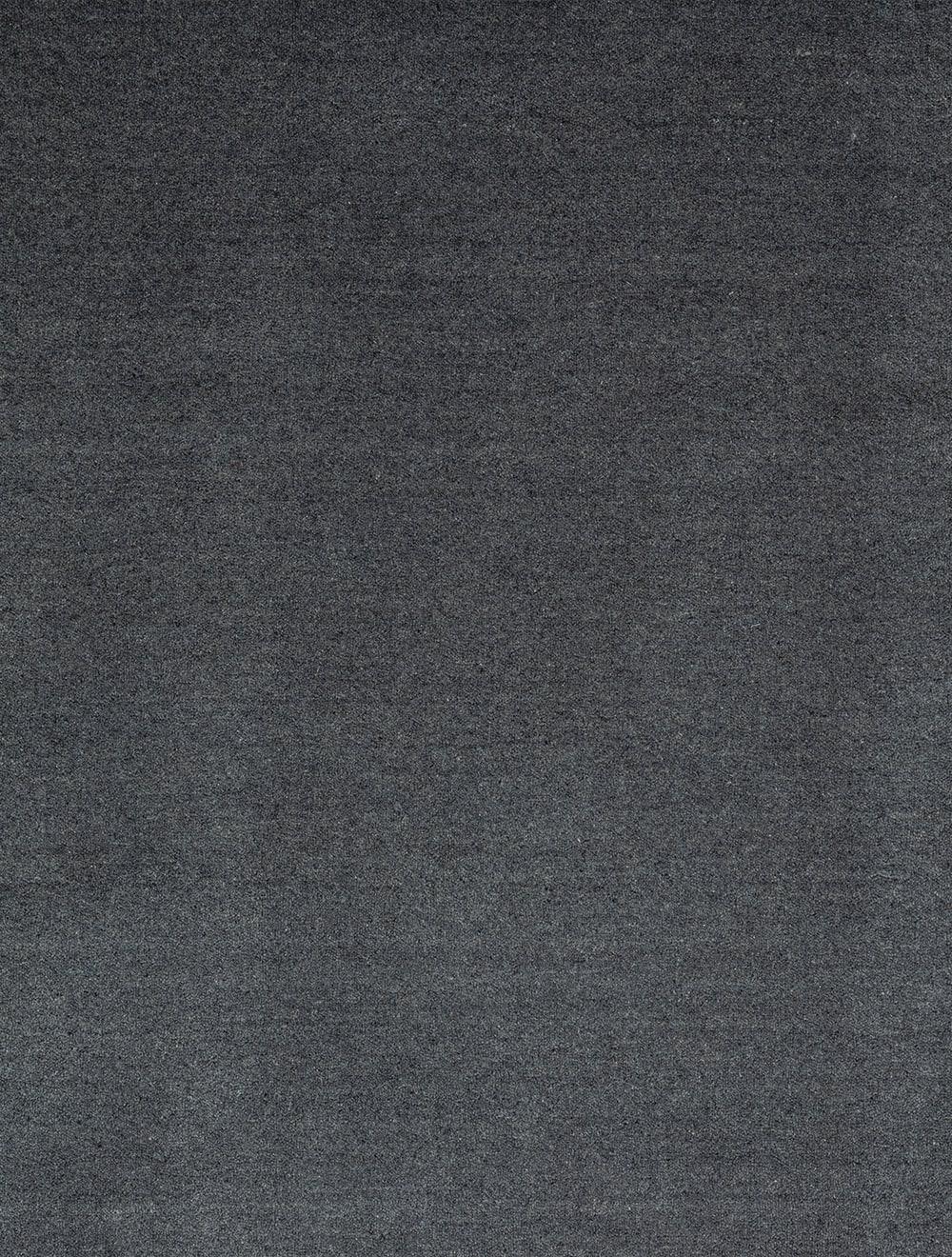 Dunkelgrauer natürlicher Teppich aus Erde von Massimo Copenhagen (Postmoderne) im Angebot
