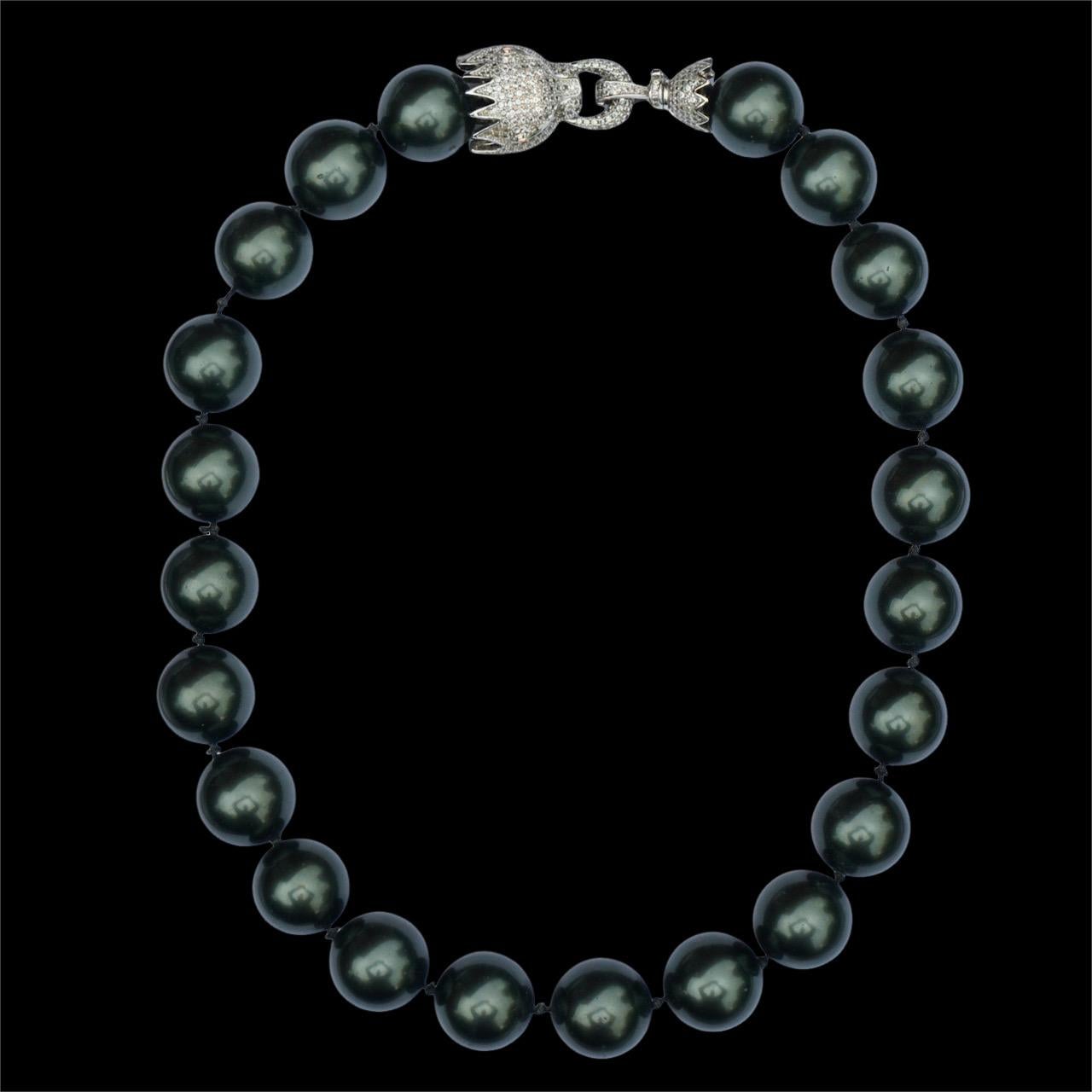 Collana di perle di vetro grigio scuro e verde con chiusura in pavé di pantera placcato argento in vendita 5