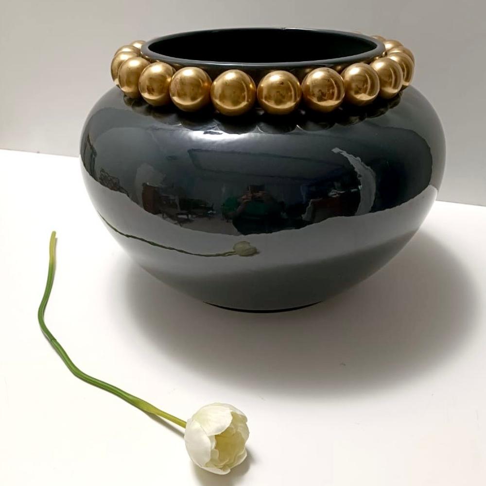 Mid-Century moderno Vaso in ceramica laccata grigio scuro e verde con perle in oro zecchino, Italia in vendita