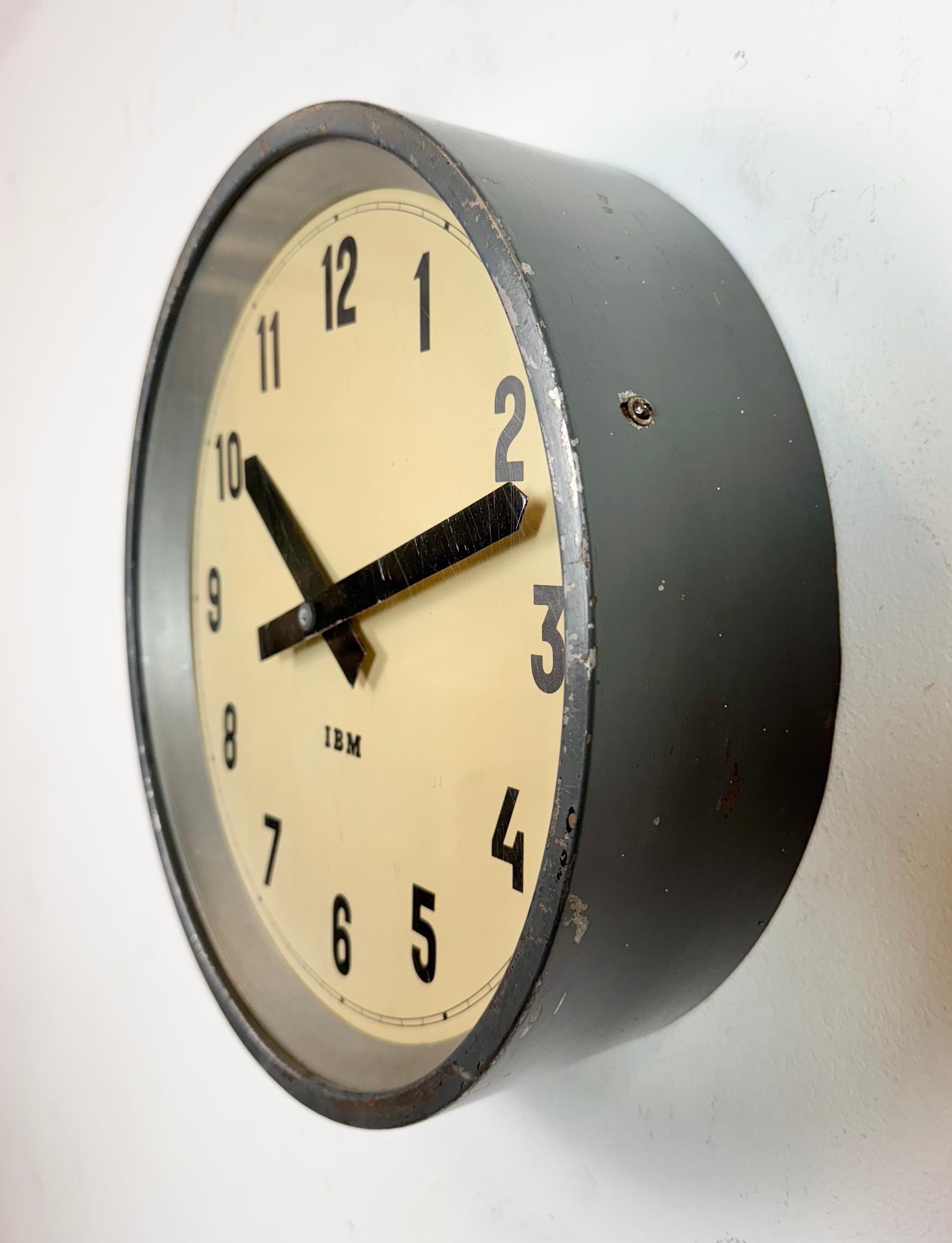 Dark Grey Industrial Factory Wall Clock from IBM, 1950s In Good Condition For Sale In Kojetice, CZ