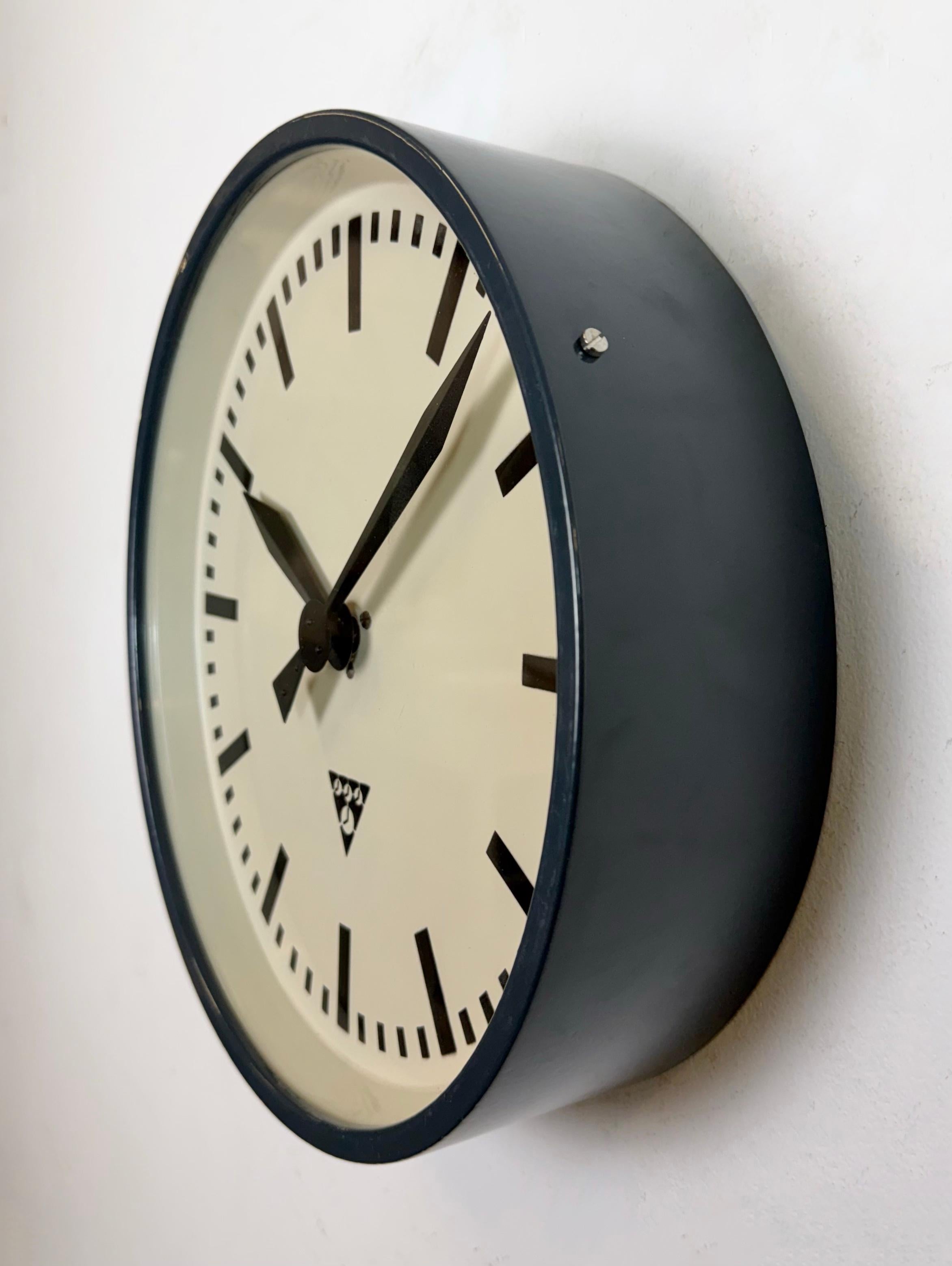 Dark Grey Industrial Factory Wall Clock from Pragotron, 1960s In Good Condition For Sale In Kojetice, CZ