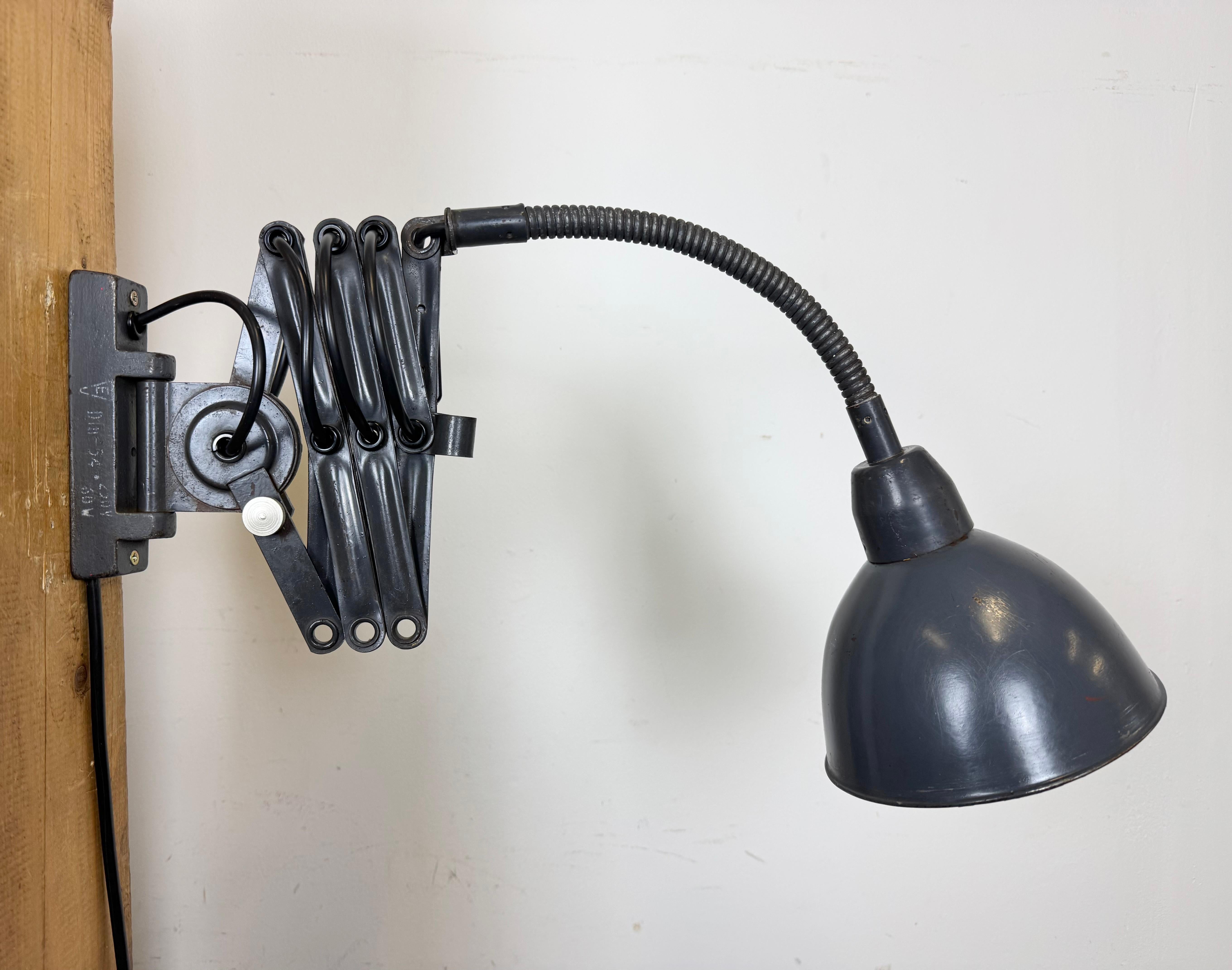 Dark Grey Industrial Scissor Wall Lamp from Elektroinstala, 1960s in vendita 3
