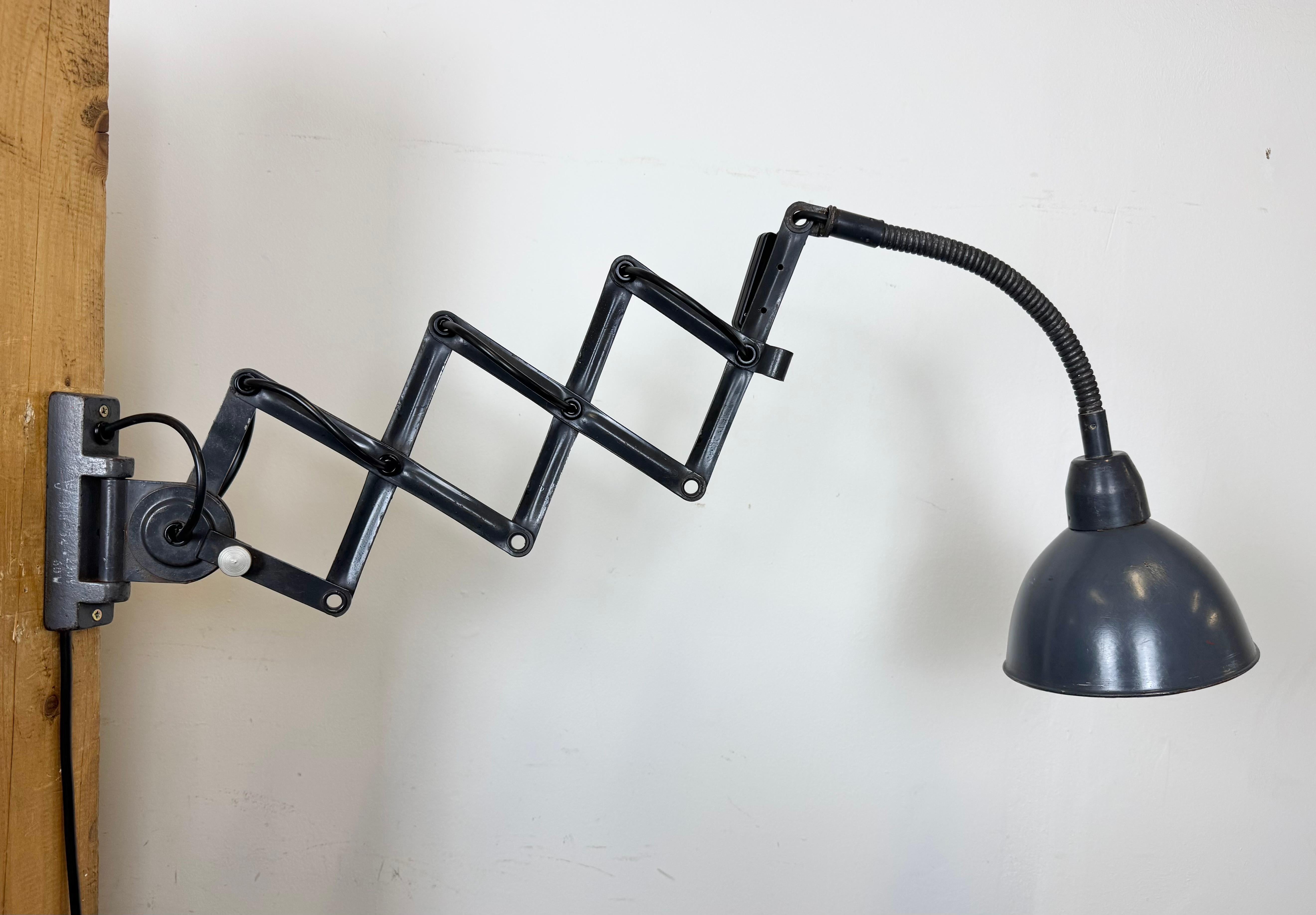 Dark Grey Industrial Scissor Wall Lamp from Elektroinstala, 1960s in vendita 4