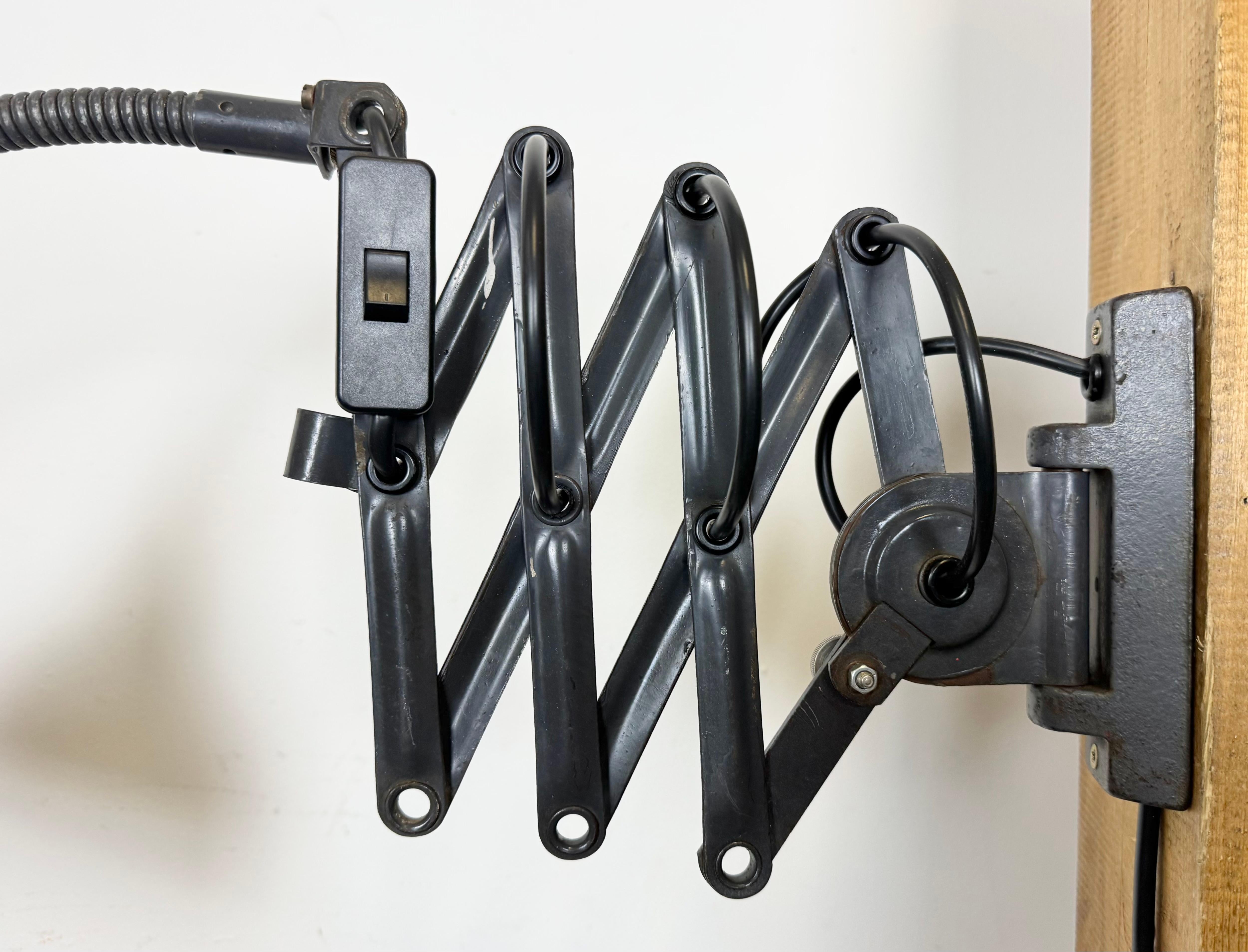 Industriale Dark Grey Industrial Scissor Wall Lamp from Elektroinstala, 1960s in vendita