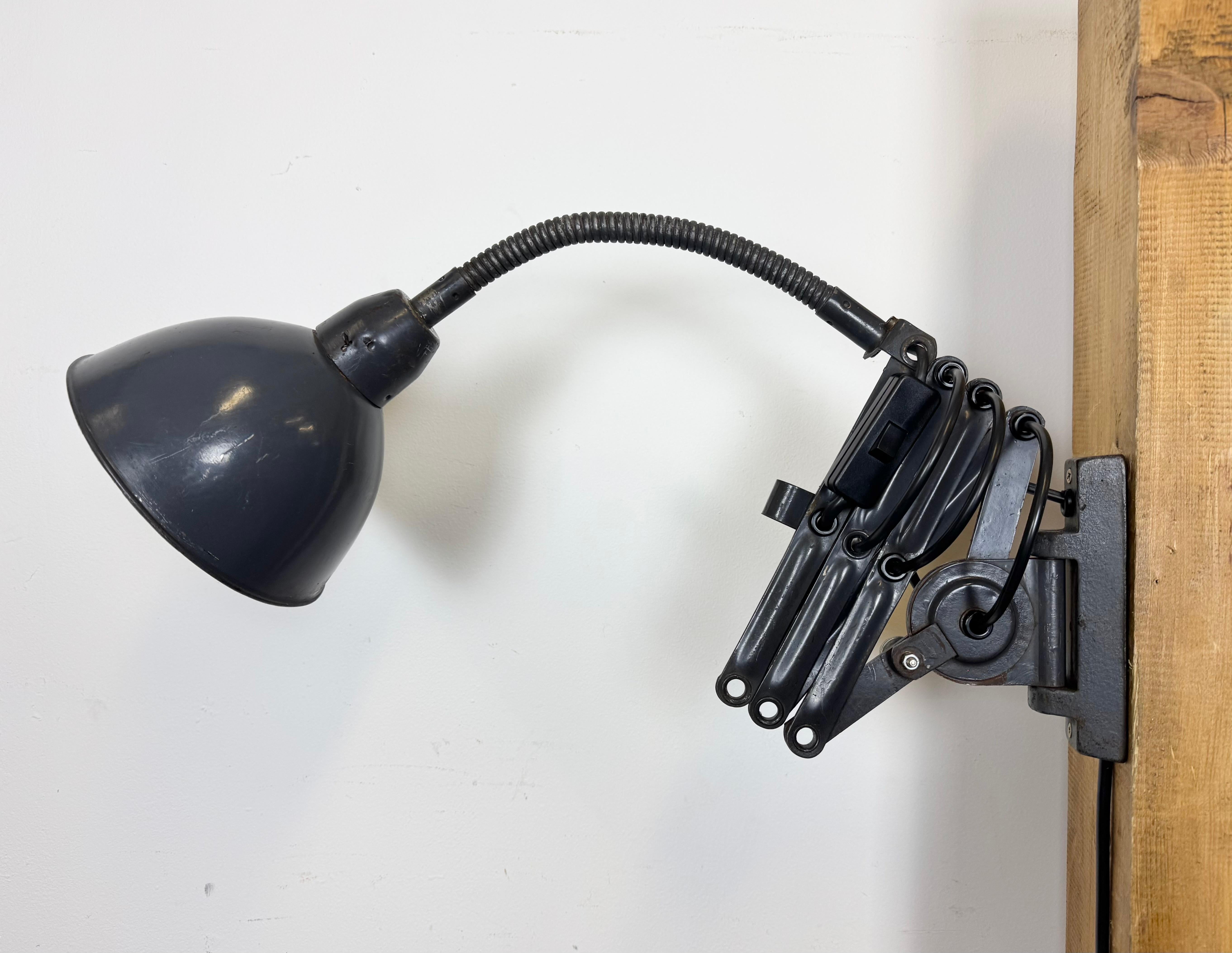 XX secolo Dark Grey Industrial Scissor Wall Lamp from Elektroinstala, 1960s in vendita