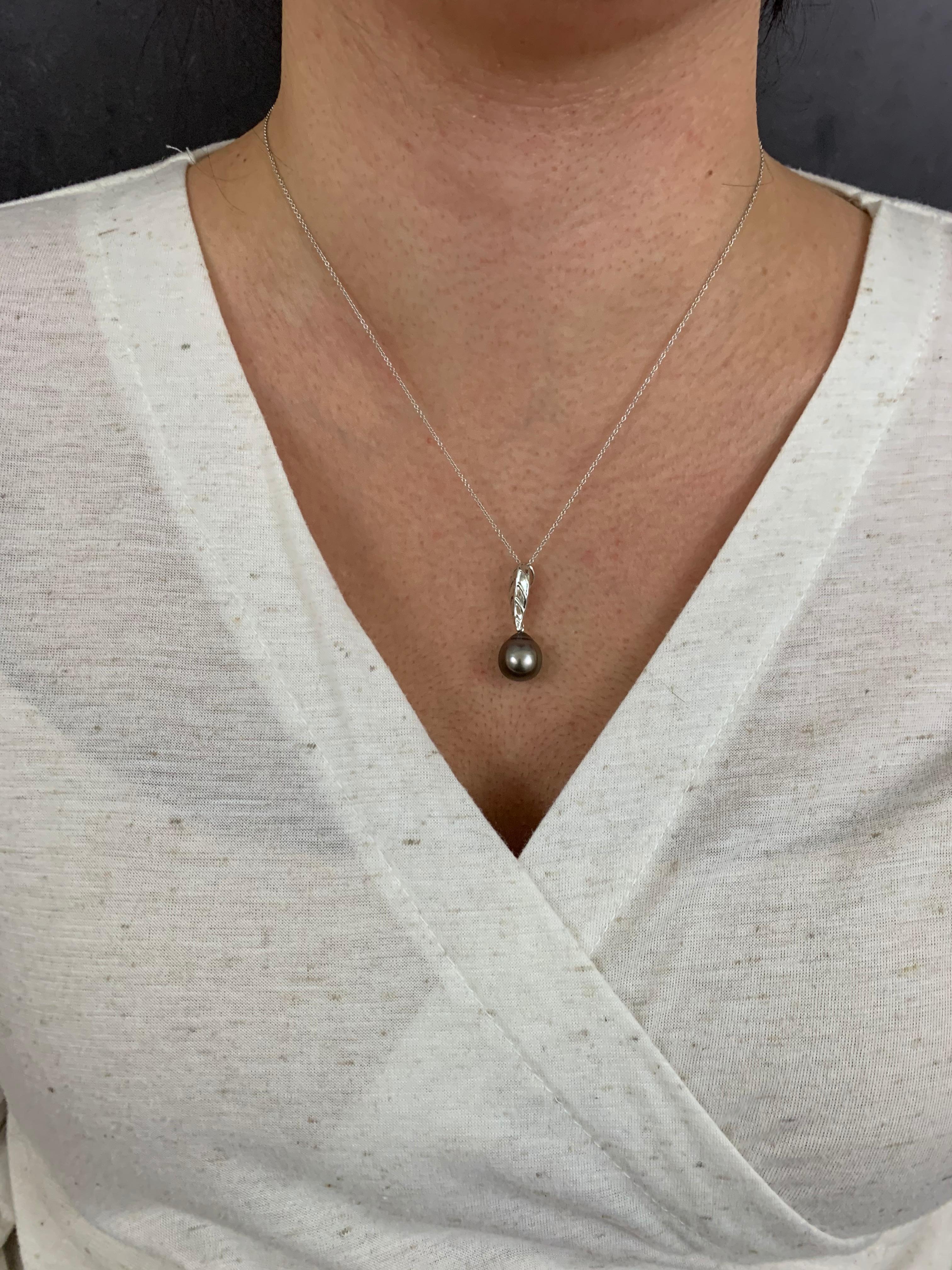 14K White Gold
1 Round Tahitian South Sea Pearl

Fine one-of-a-kind craftsmanship meets incredible quality in this breathtaking piece of jewelry. 

All pieces are made in the U.S.A and come with a lifetime warranty! 

Undeniably rare, colorfully