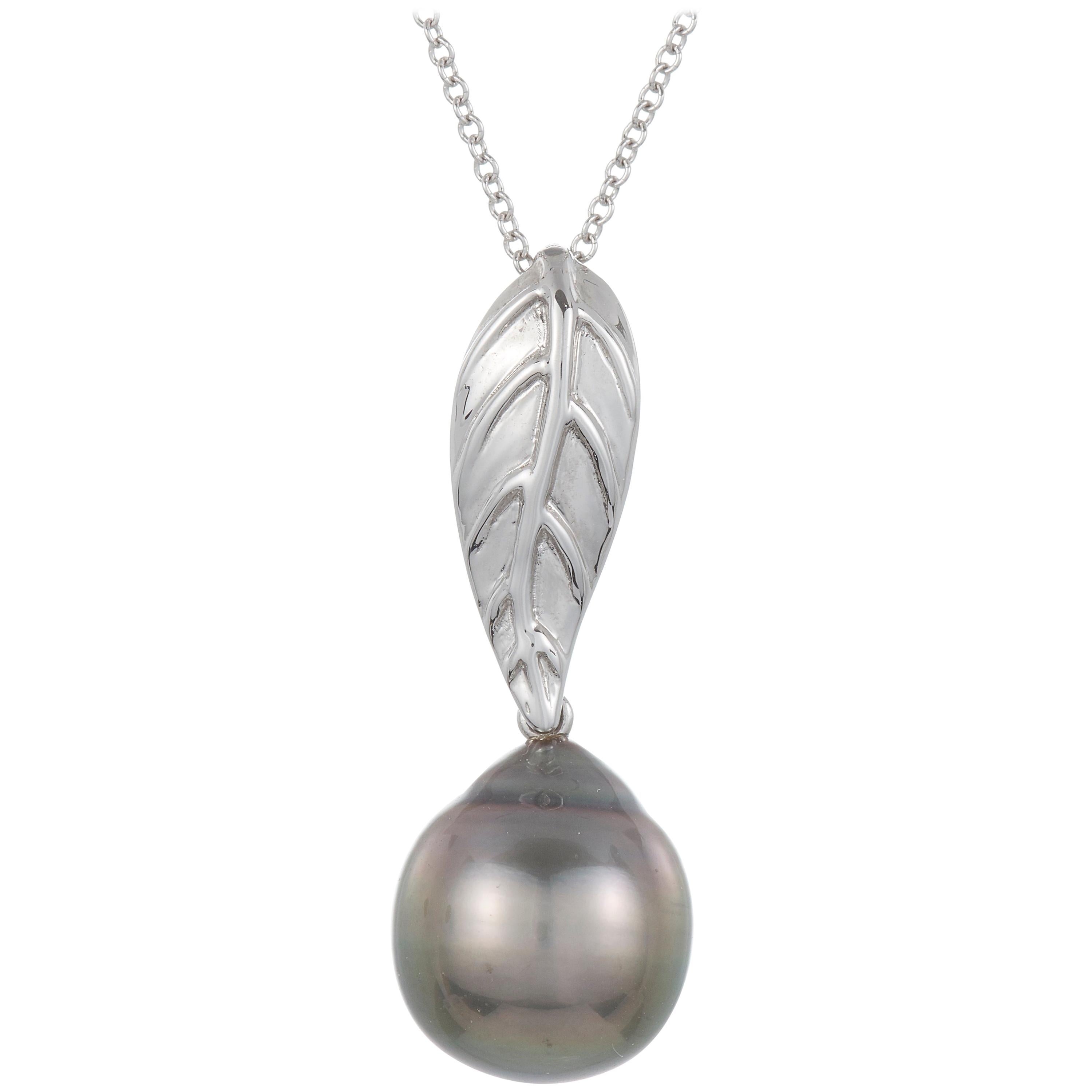 Dark Grey Round Pearl Pendant Necklace Carved Leaf Detail 14 Karat Gold Chain For Sale