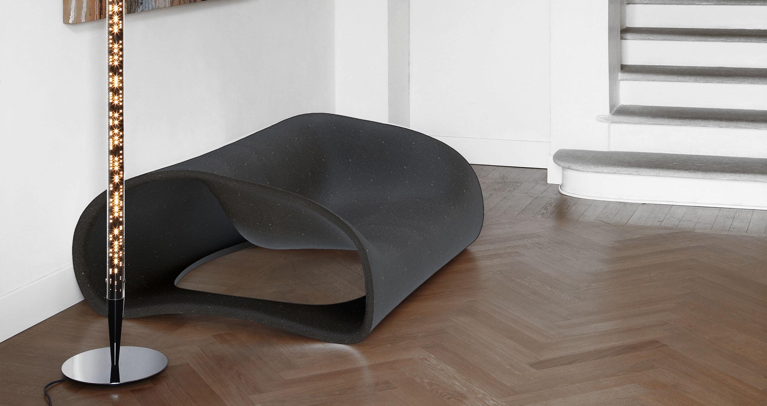 Moderne Fauteuil gris foncé à poils doux par spHaus en vente