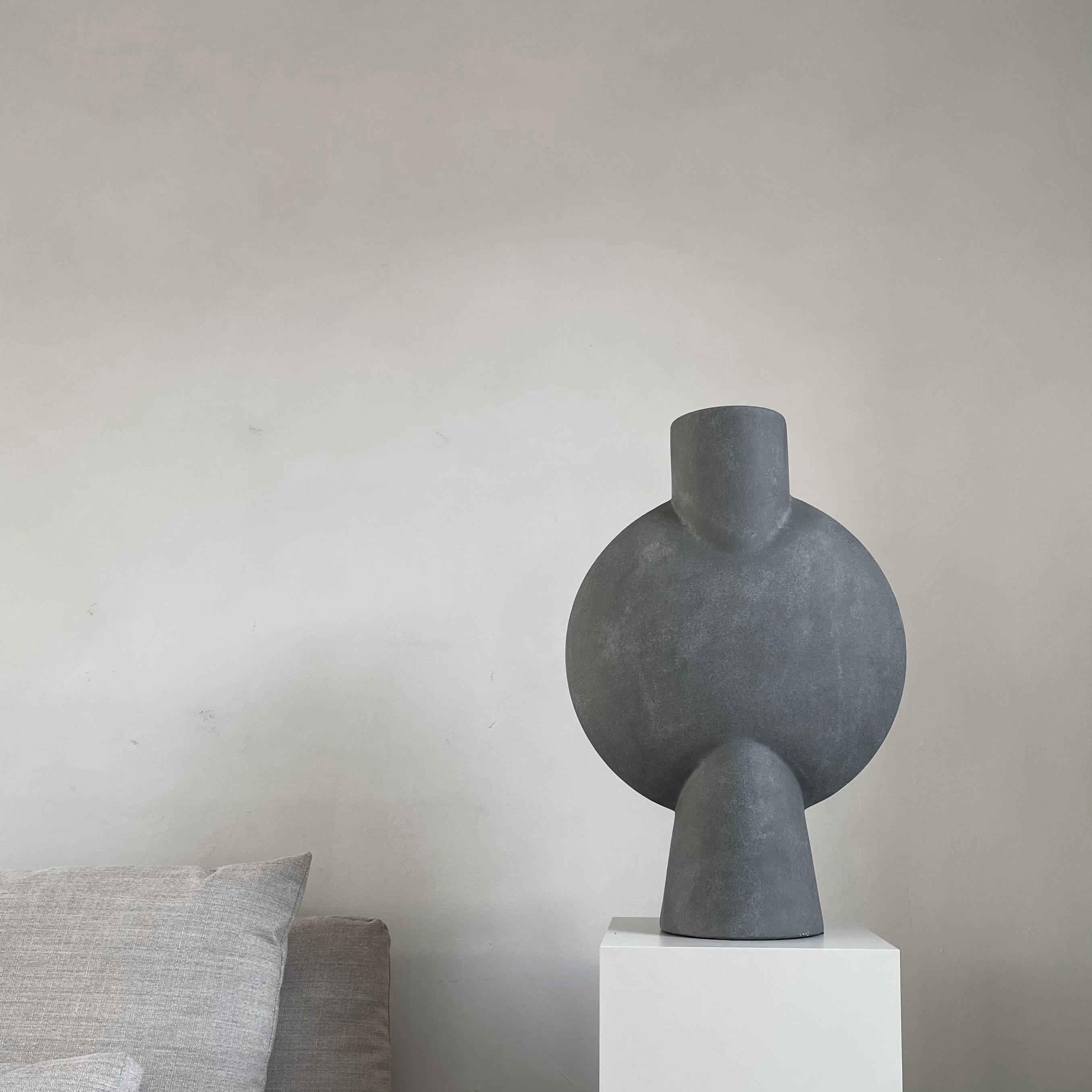 Dark grey sphere vase bubl hexa by 101 Copenhagen
Designed by Kristian Sofus Hansen & Tommy Hyldahl
Dimensions: L 42 / W 18,5 / H 60 cm
Materials: Ceramic

The Sphere collection celebrates unique silhouettes and textures that makes an impact