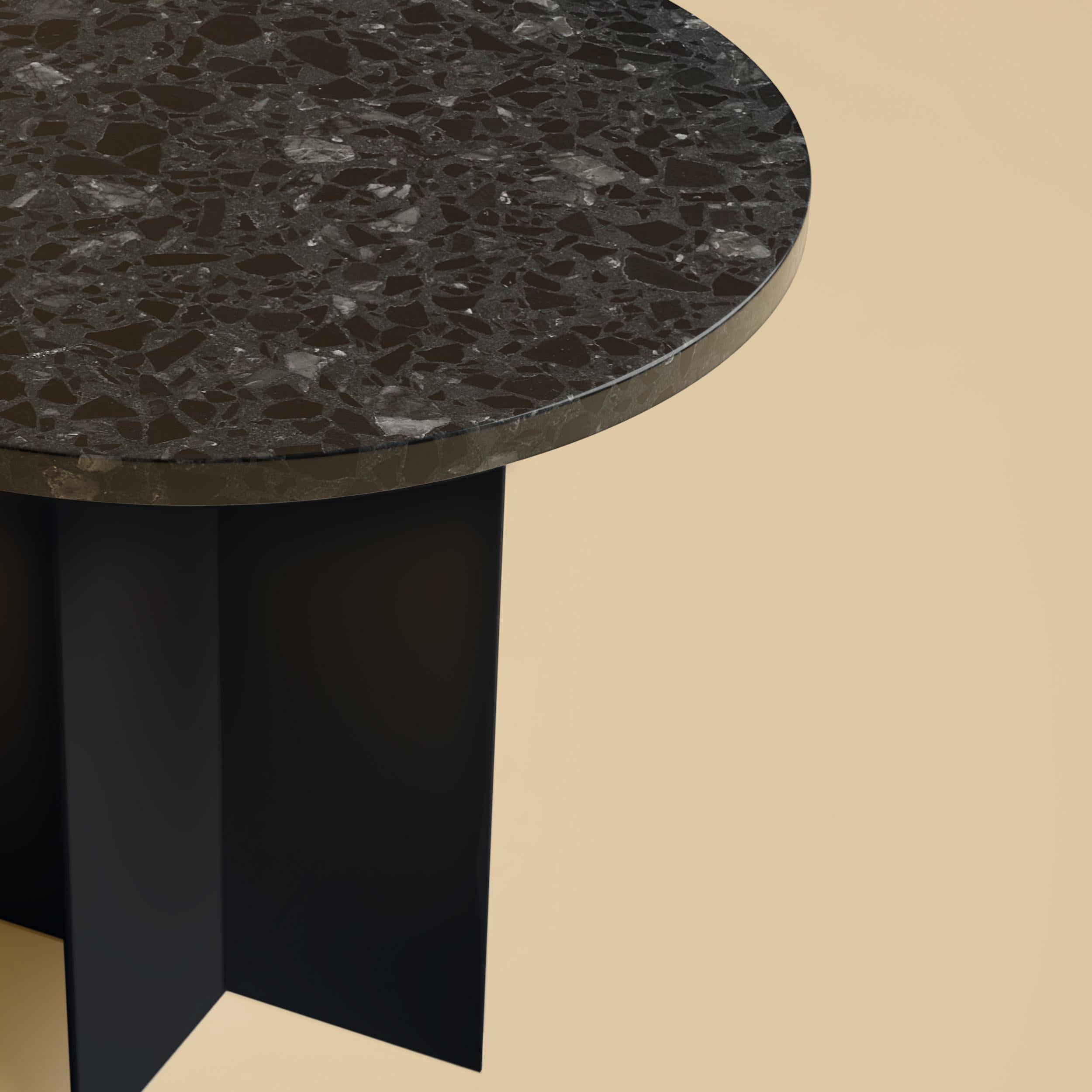 Moderne Table d'appoint gris foncé en terrazzo et métal, fabriquée en Italie en vente