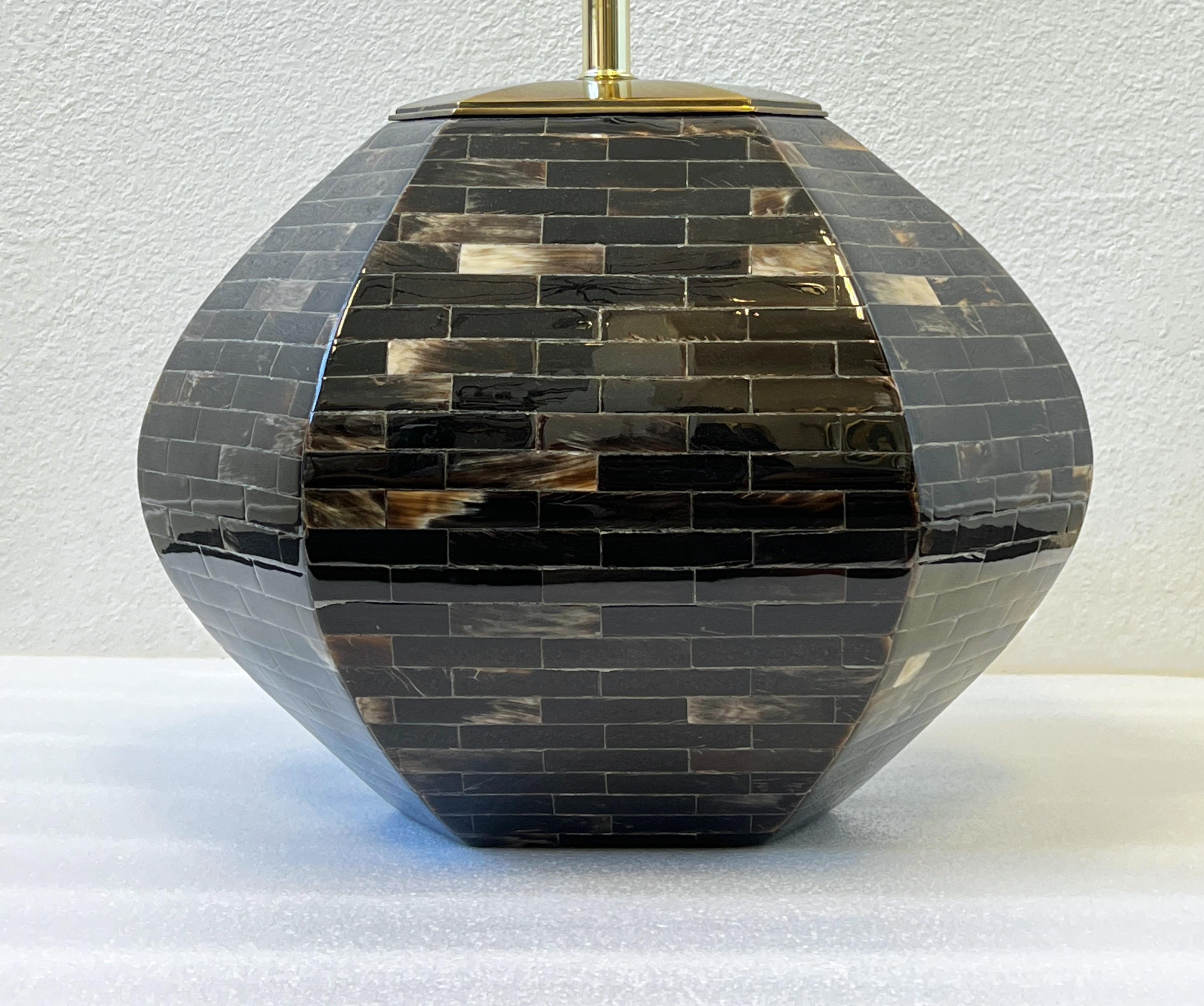 Dark Horn and Brass Oval Hexagonal Shape Table Lamp by Enrique Garcel In Good Condition For Sale In Palm Springs, CA